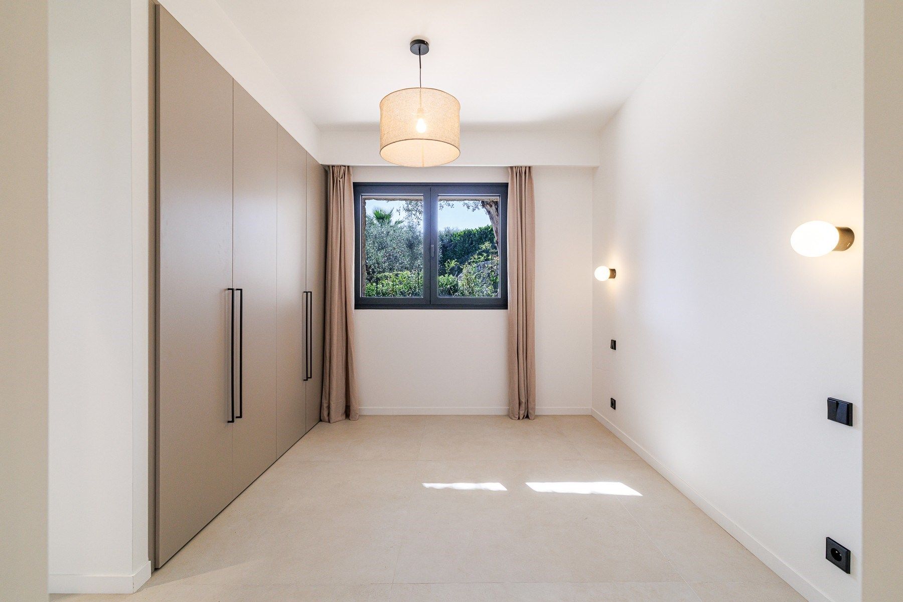 contemporary house 6 Rooms for sale on NICE (06000)