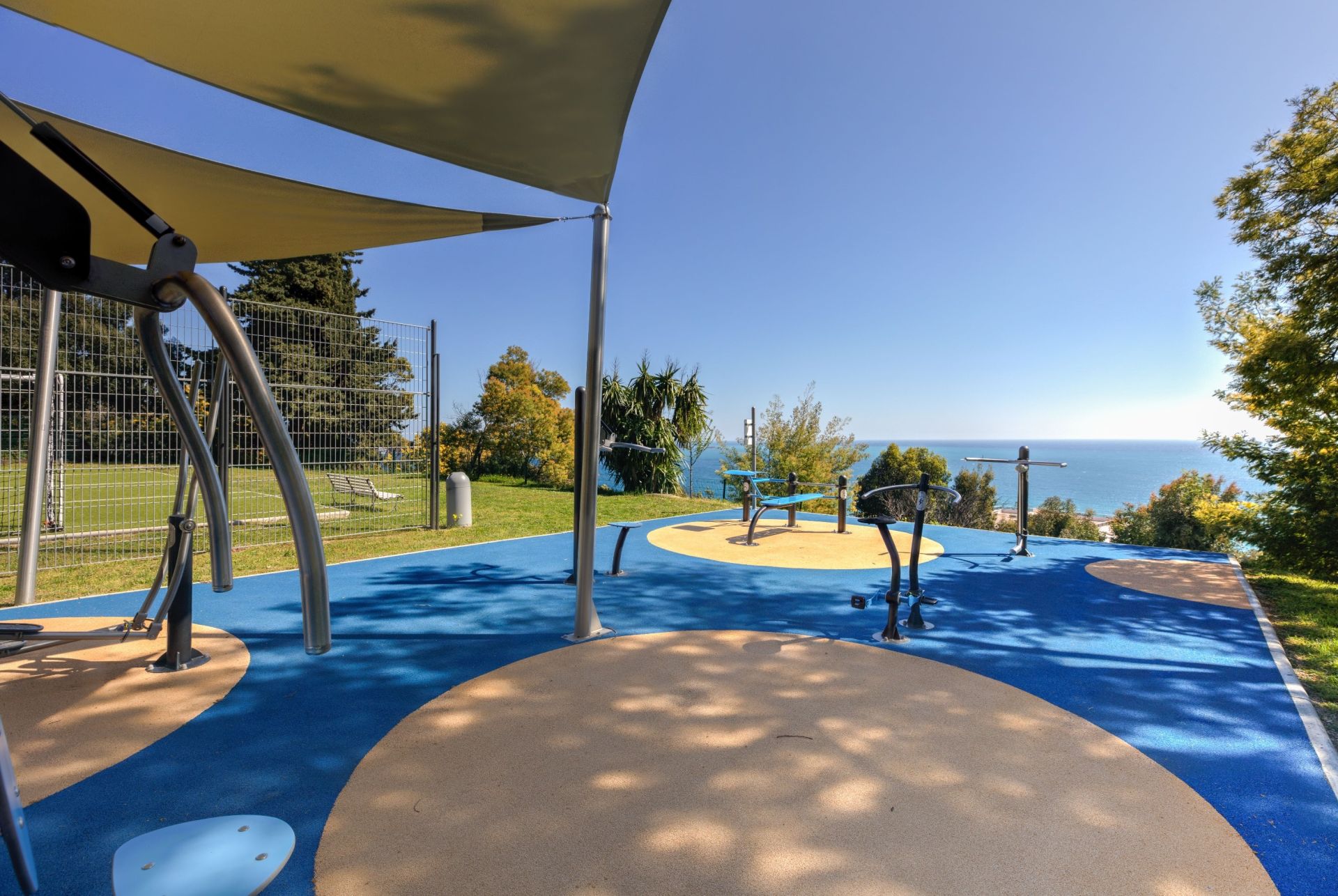 apartment 4 Rooms for sale on CANNES (06400)