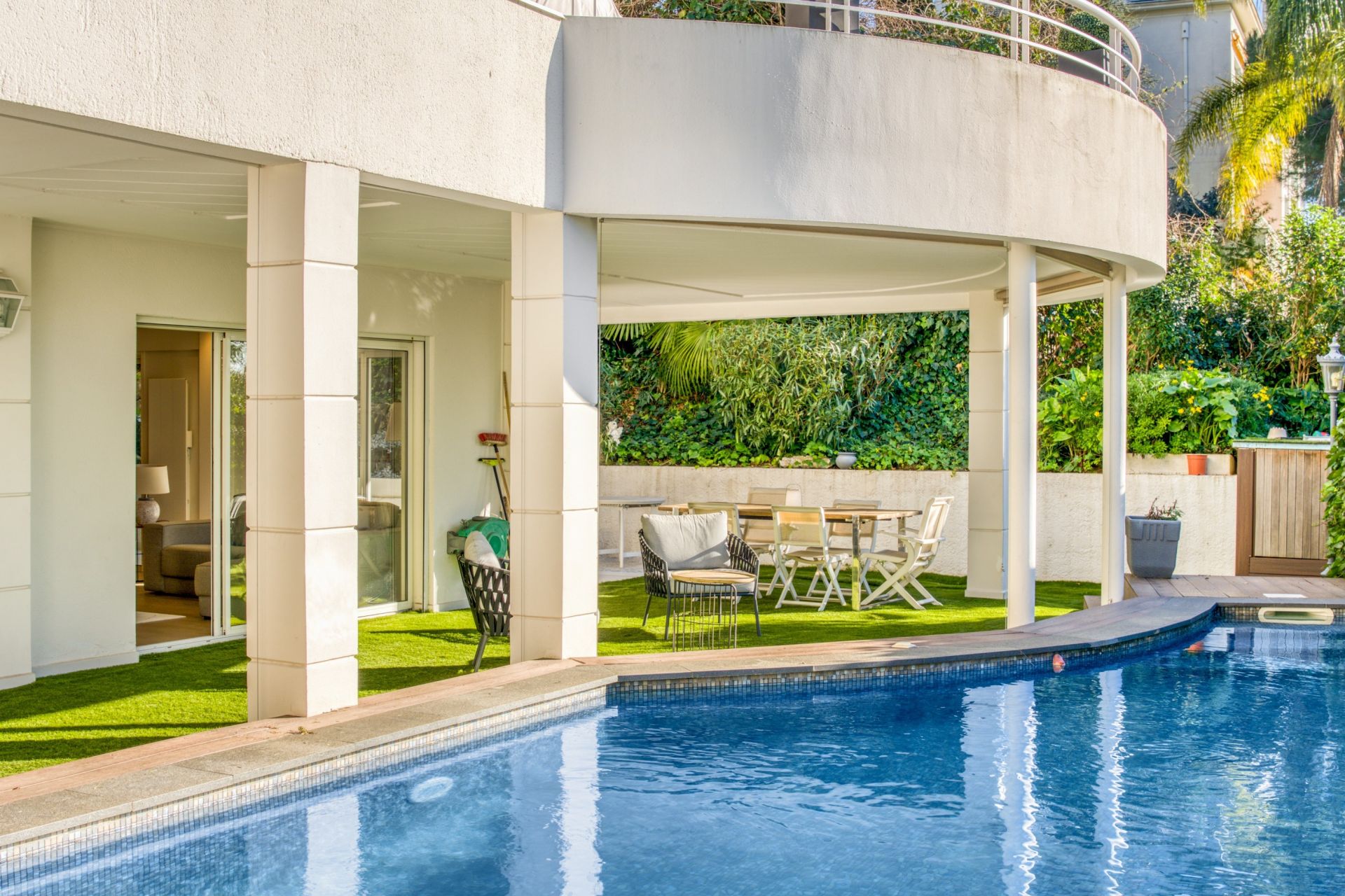 apartment 5 Rooms for sale on CANNES (06400)