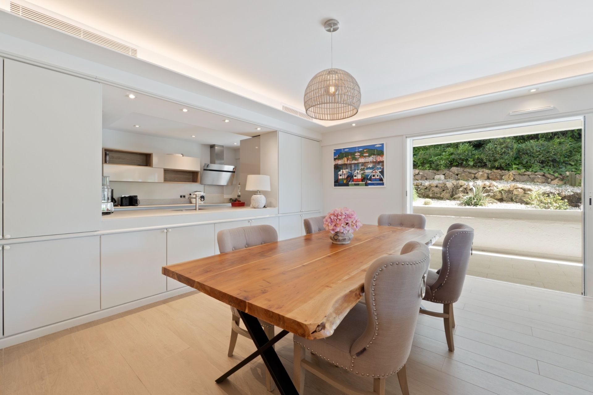 apartment 5 Rooms for sale on CANNES (06400)