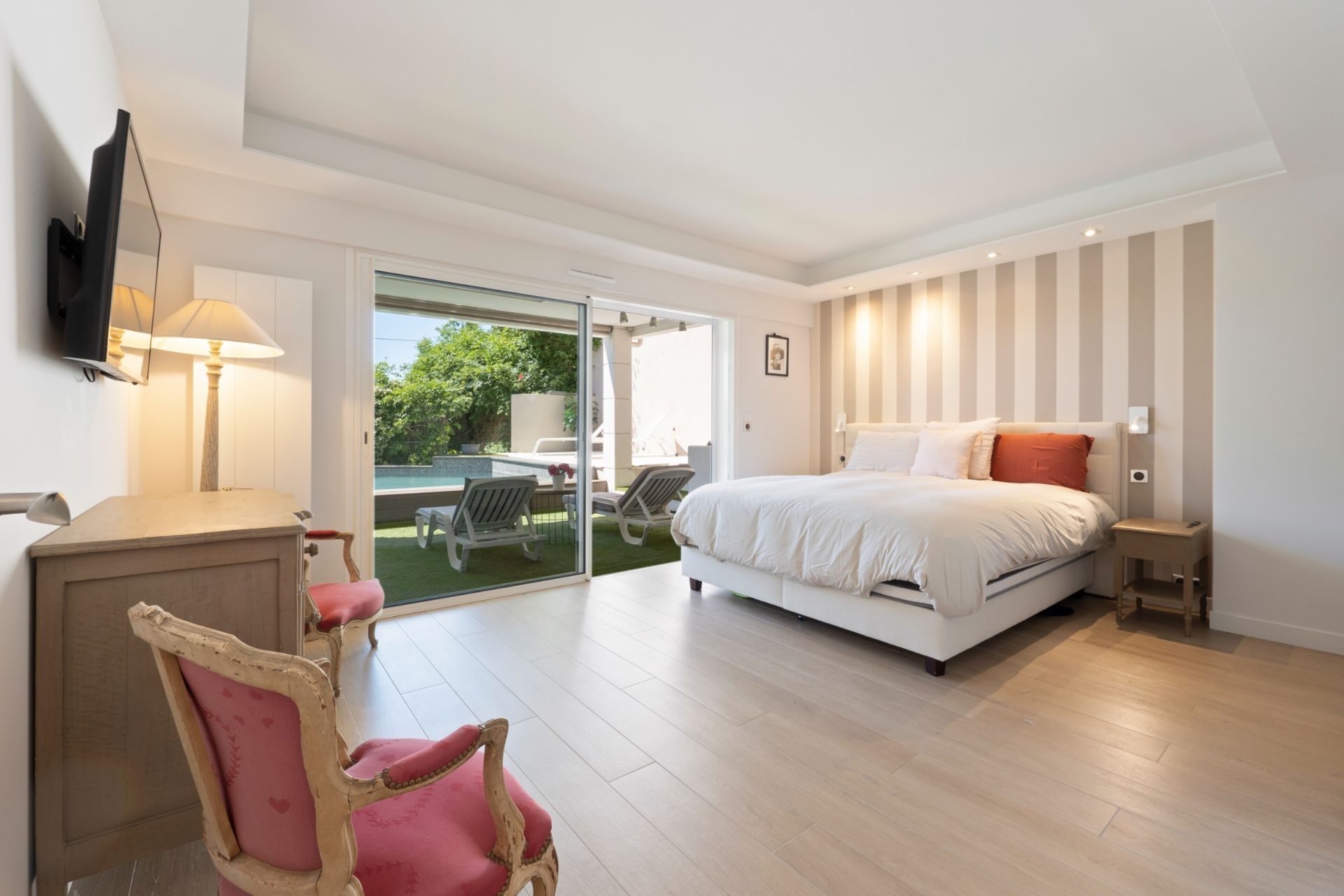 apartment 5 Rooms for sale on CANNES (06400)