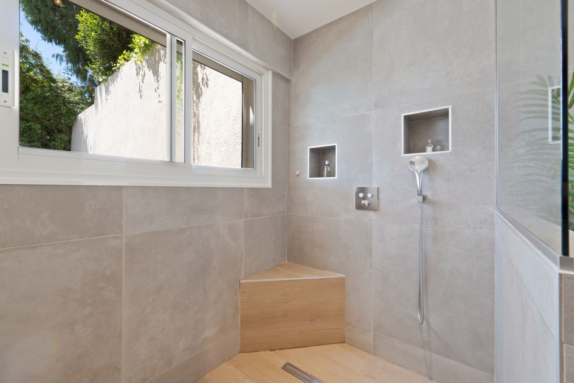 apartment 5 Rooms for sale on CANNES (06400)