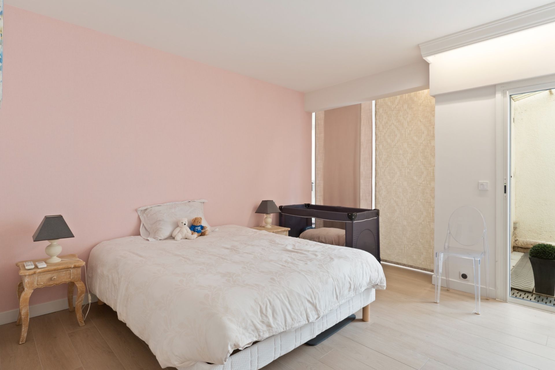apartment 5 Rooms for sale on CANNES (06400)