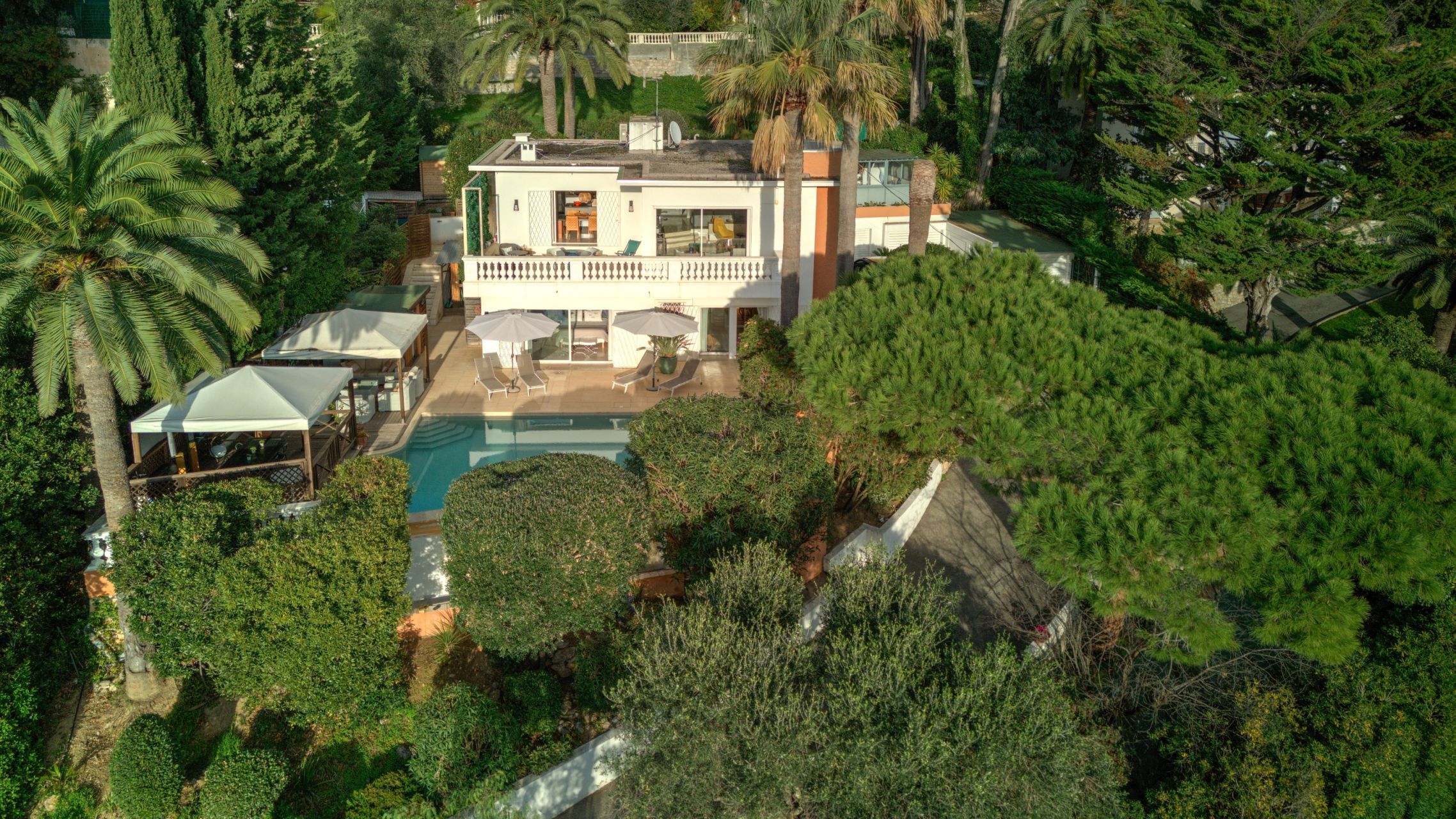 house 6 Rooms for sale on LE CANNET (06110)