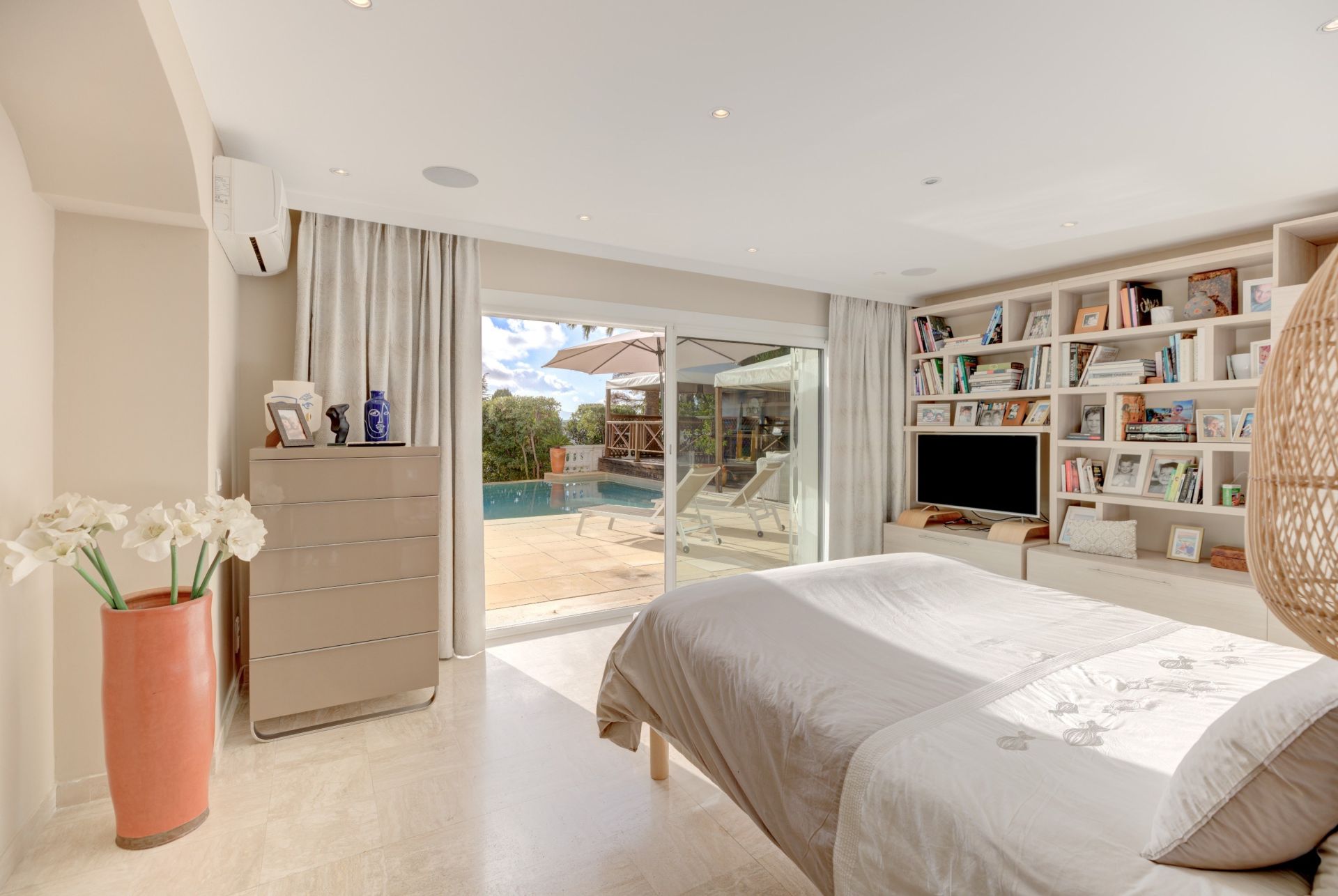 house 6 Rooms for sale on LE CANNET (06110)