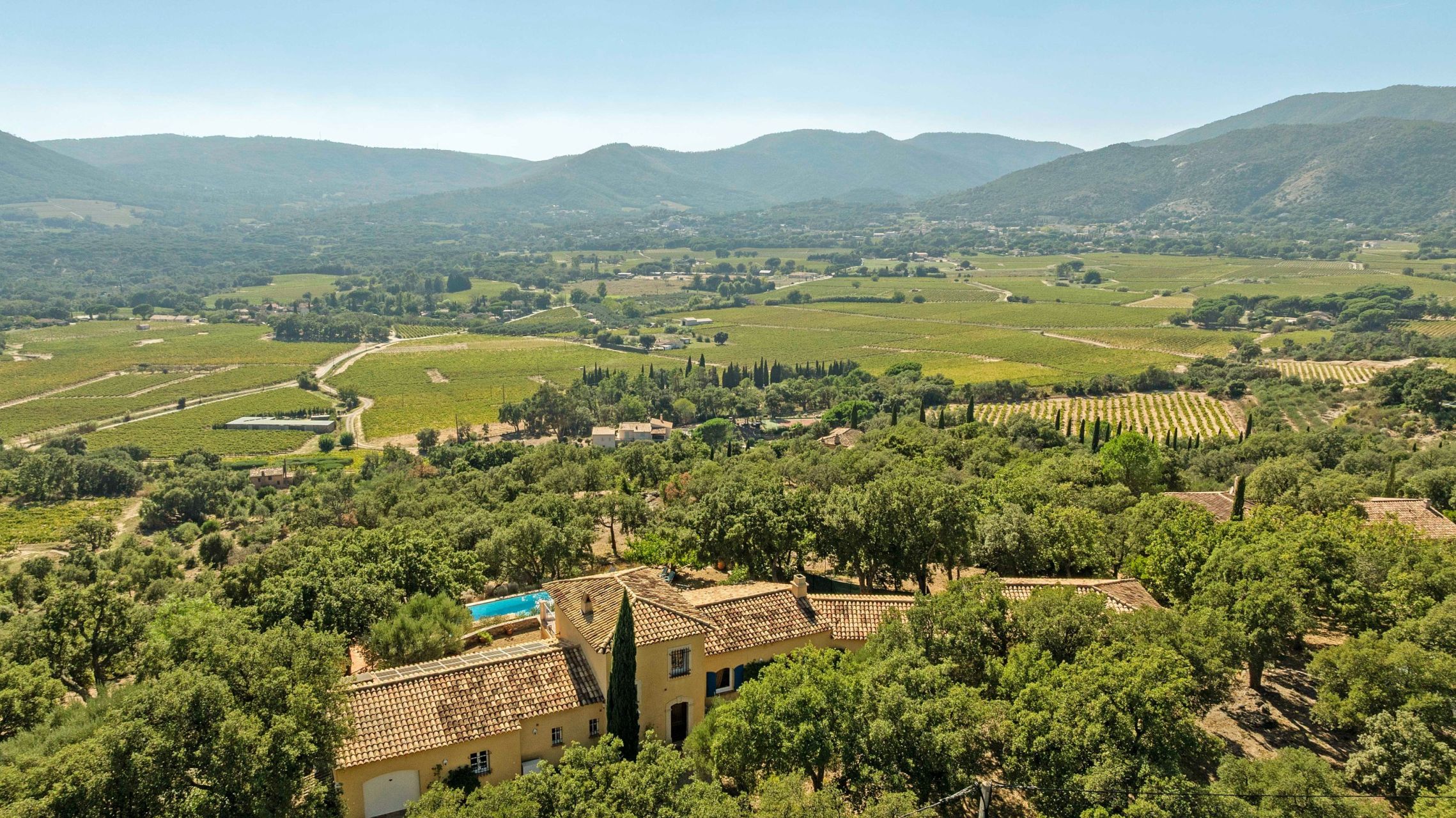 villa 10 Rooms for sale on LE PLAN DE LA TOUR (83120)