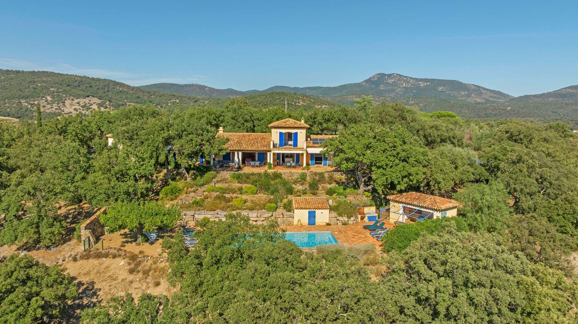 villa 10 Rooms for sale on LE PLAN DE LA TOUR (83120)