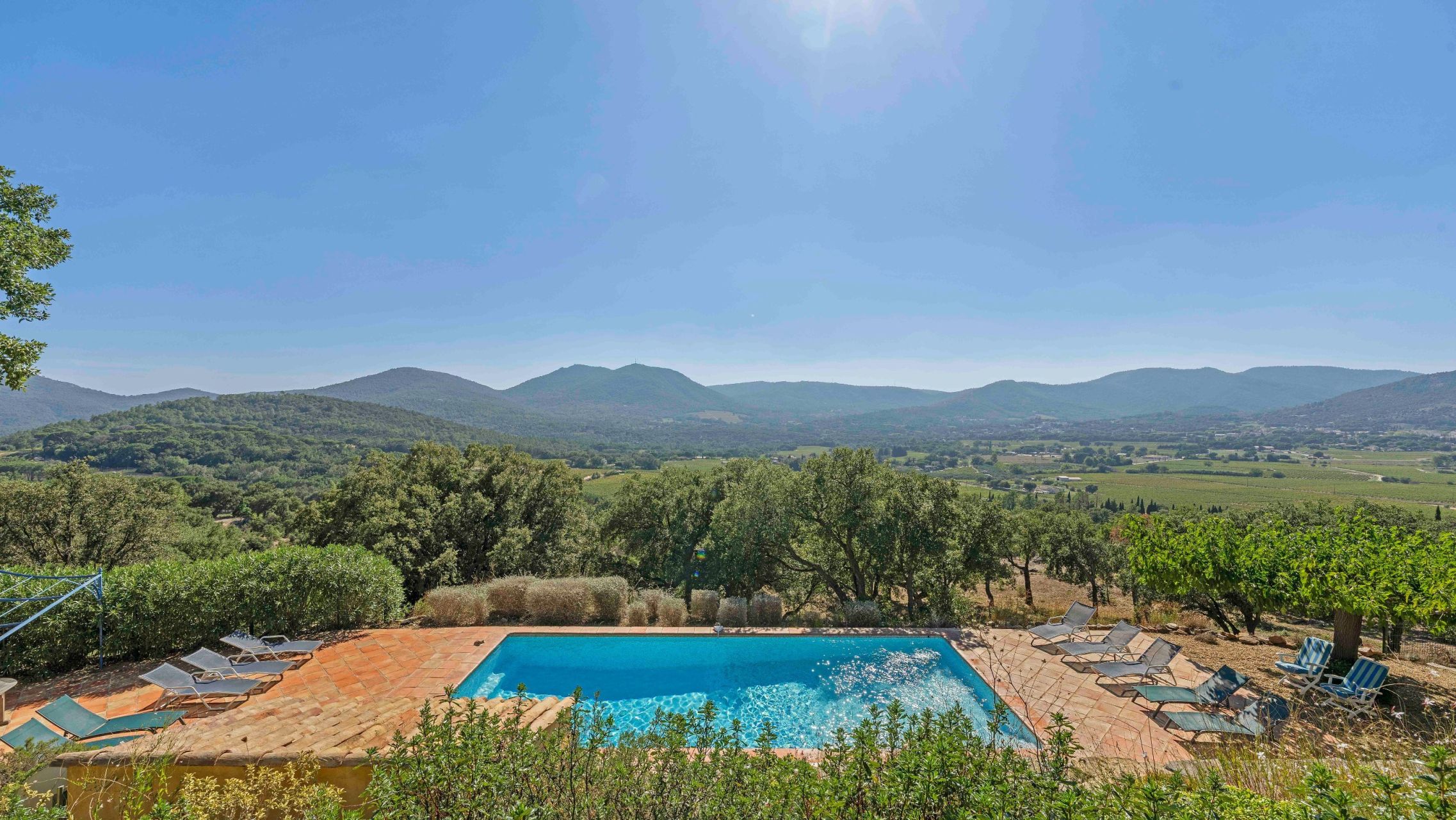 villa 10 Rooms for sale on LE PLAN DE LA TOUR (83120)