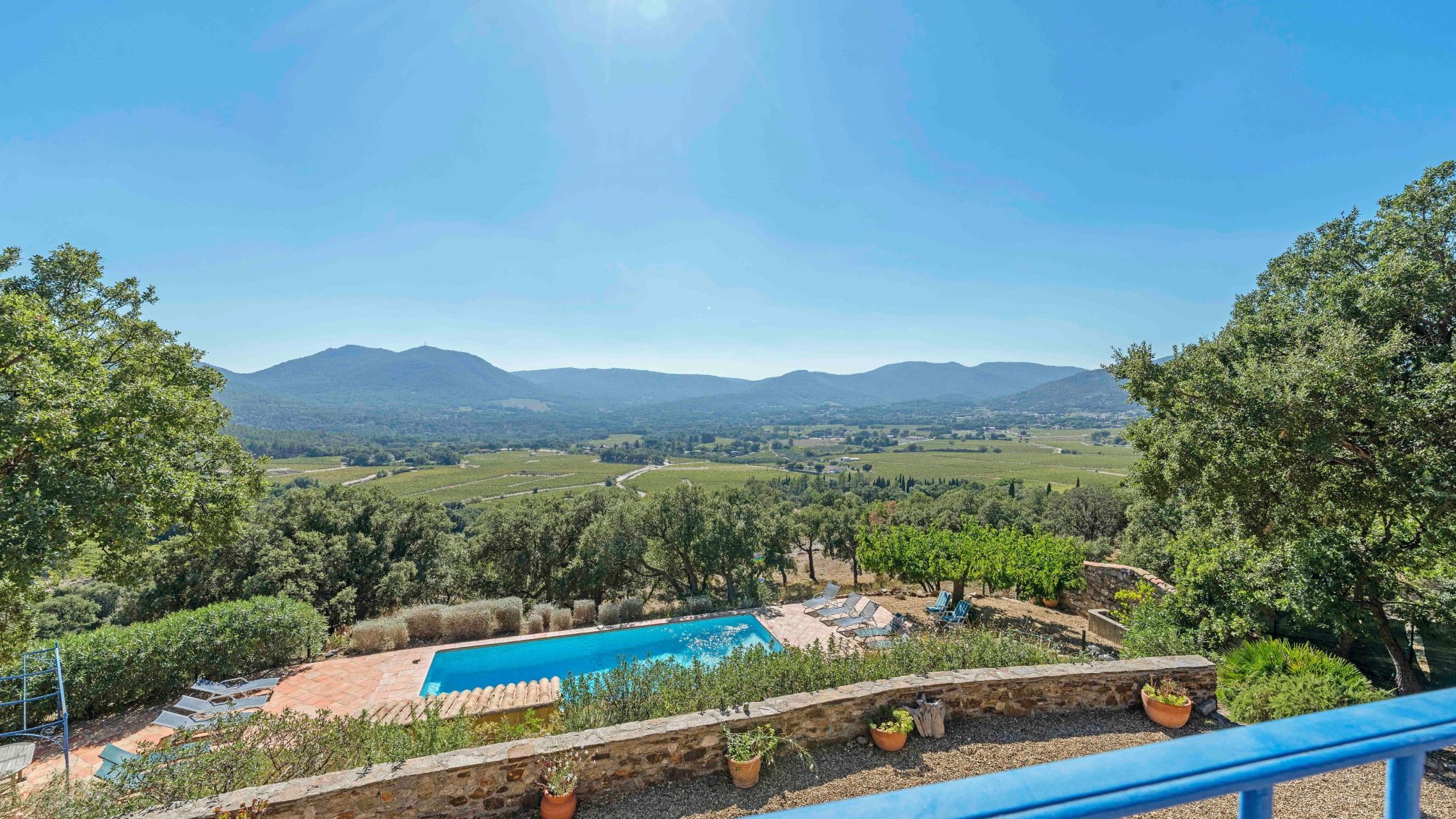 villa 10 Rooms for sale on LE PLAN DE LA TOUR (83120)