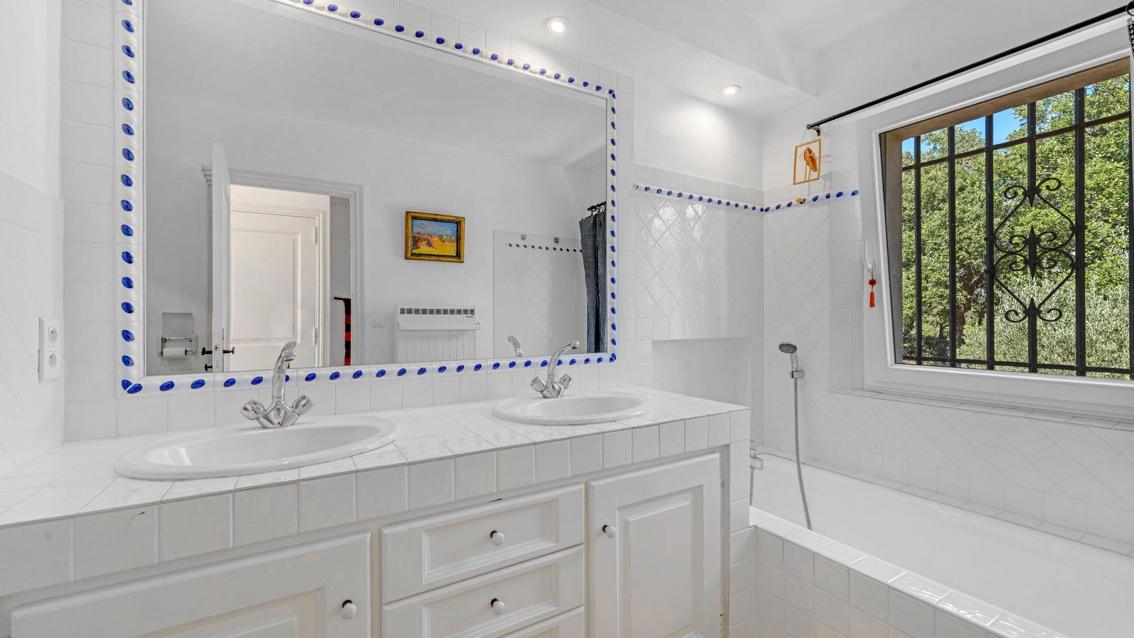 villa 10 Rooms for sale on LE PLAN DE LA TOUR (83120)