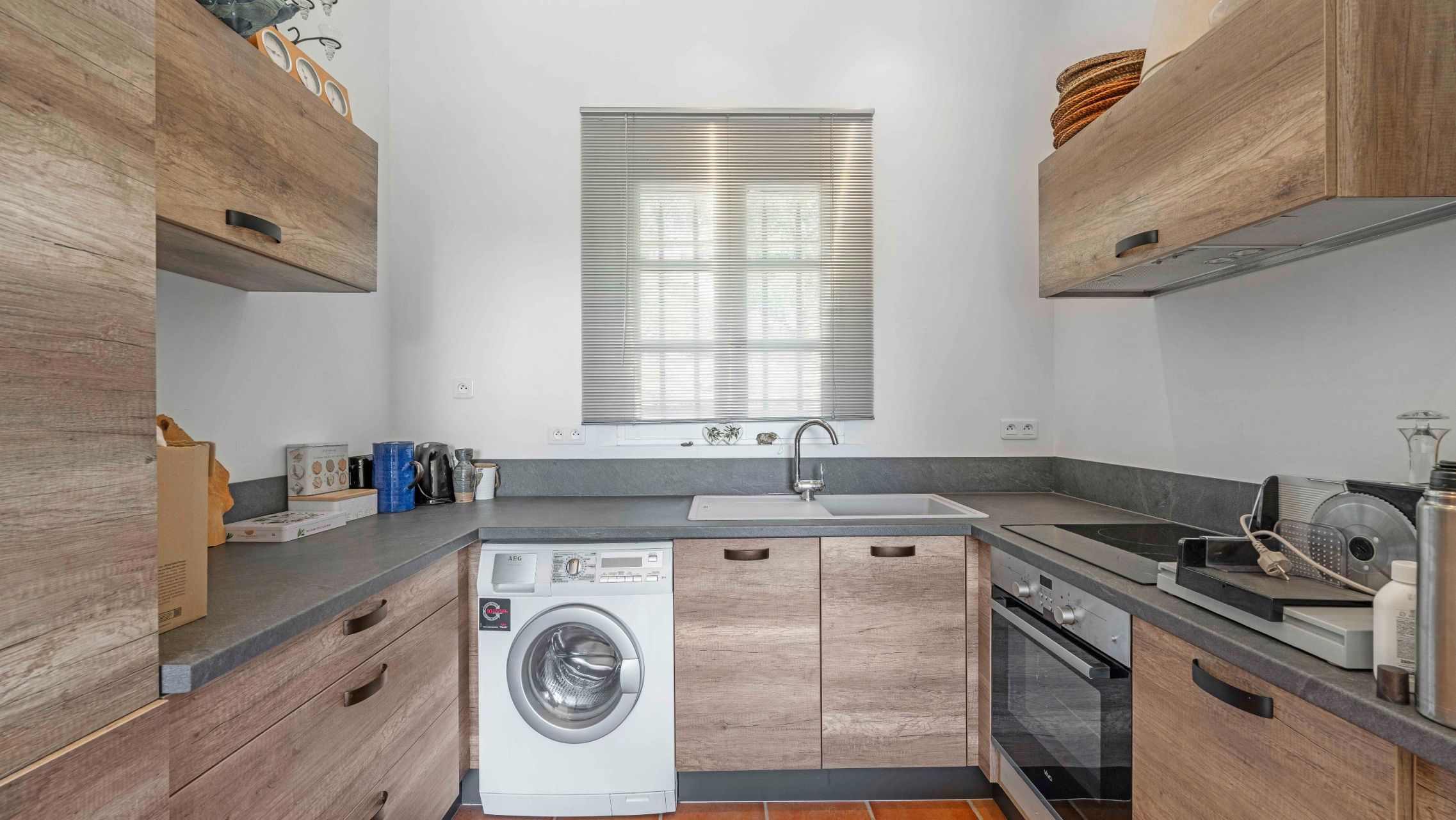 villa 10 Rooms for sale on LE PLAN DE LA TOUR (83120)