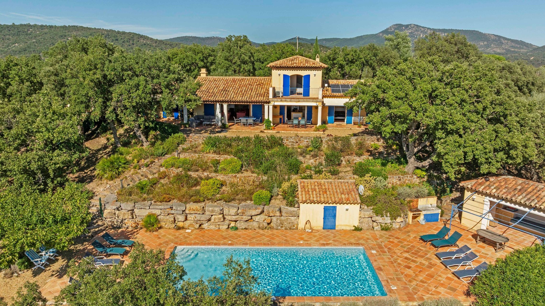 villa 10 Rooms for sale on LE PLAN DE LA TOUR (83120)