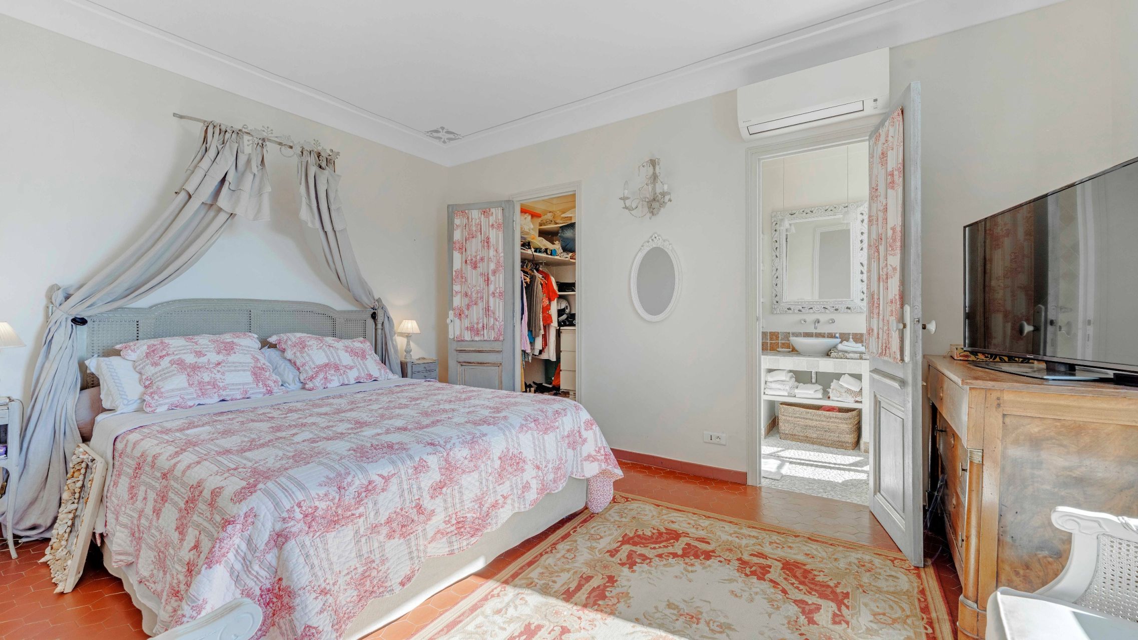 villa 9 Pièces en vente sur ST TROPEZ (83990)