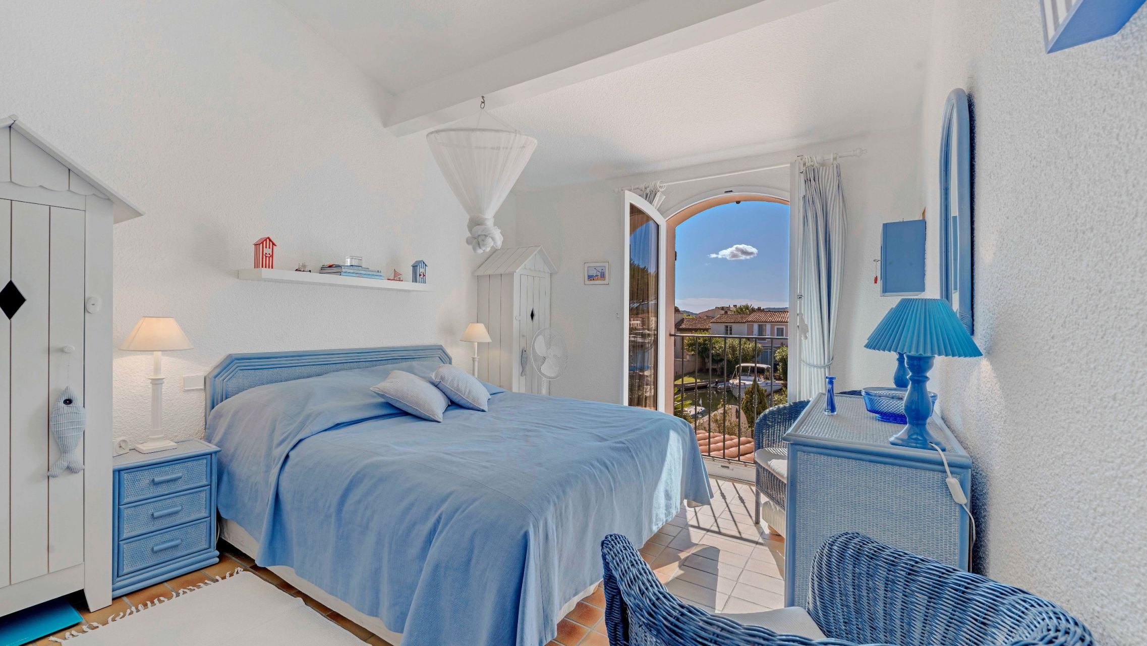 villa 5 Rooms for sale on PORT GRIMAUD (83310)