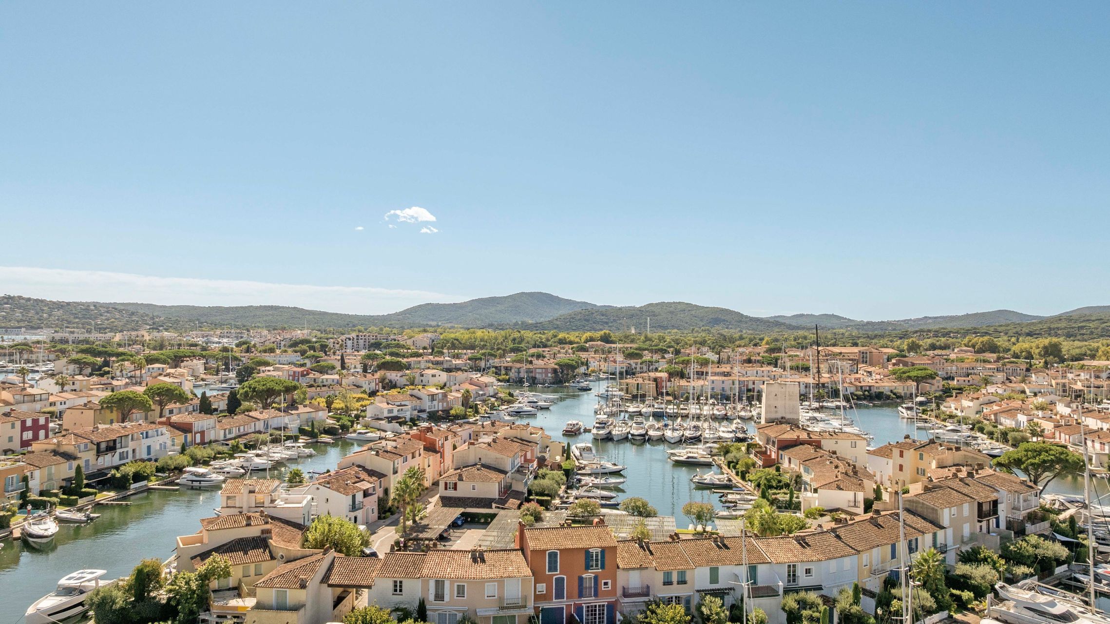 villa 5 Rooms for sale on PORT GRIMAUD (83310)