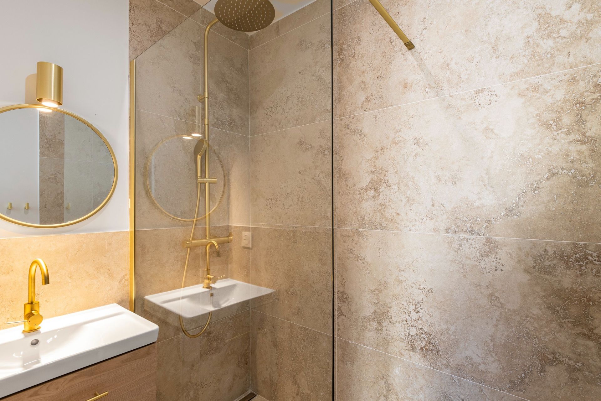 apartment 4 Rooms for sale on NICE (06000)