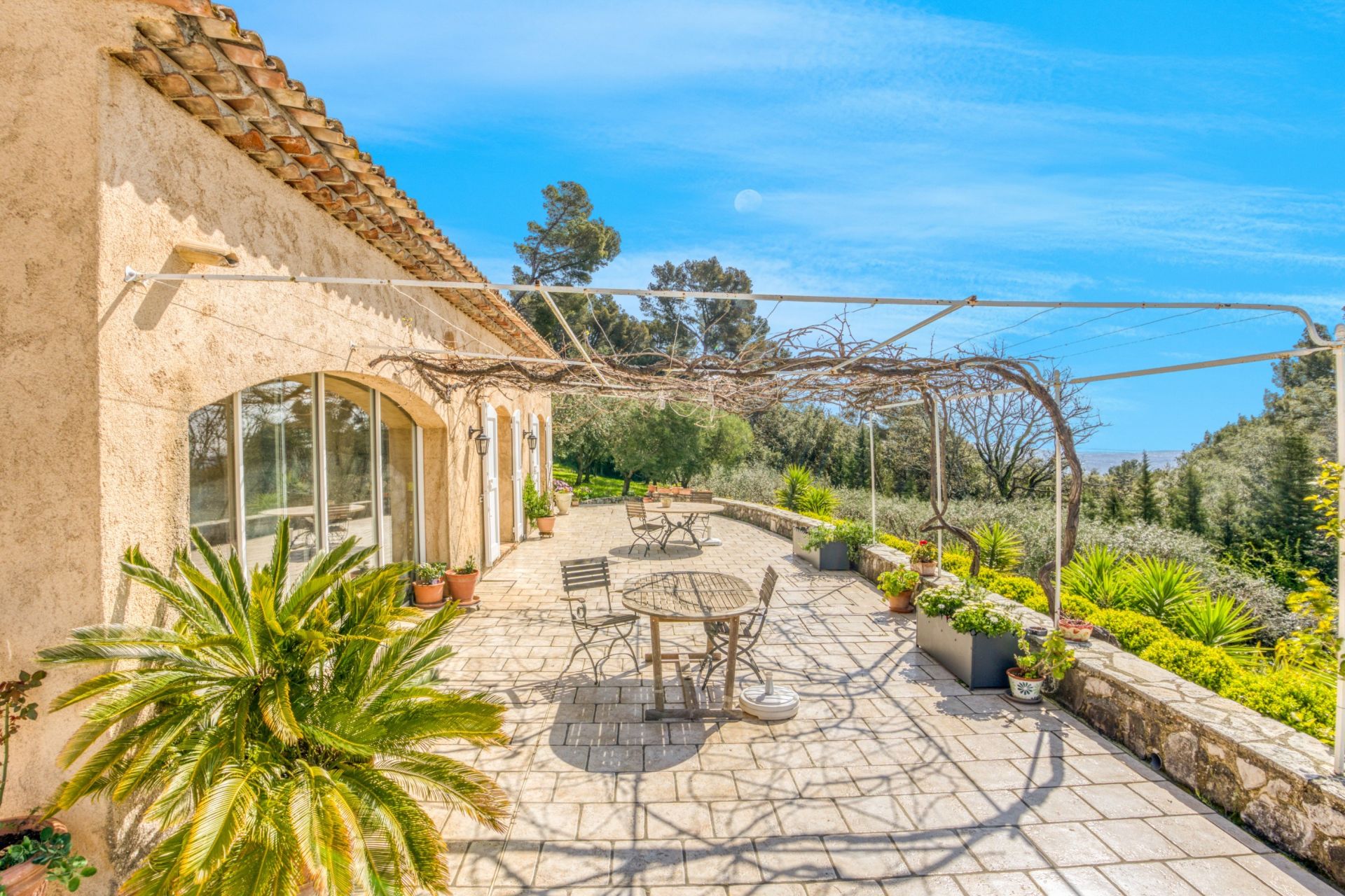 villa 5 Pièces en vente sur CABRIS (06530)