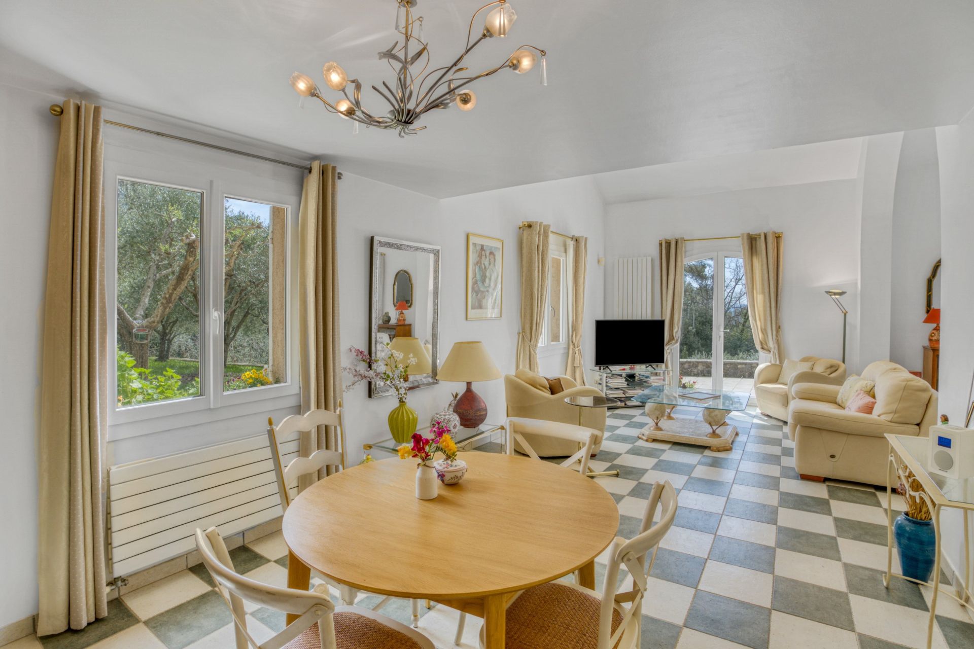 villa 5 Pièces en vente sur CABRIS (06530)