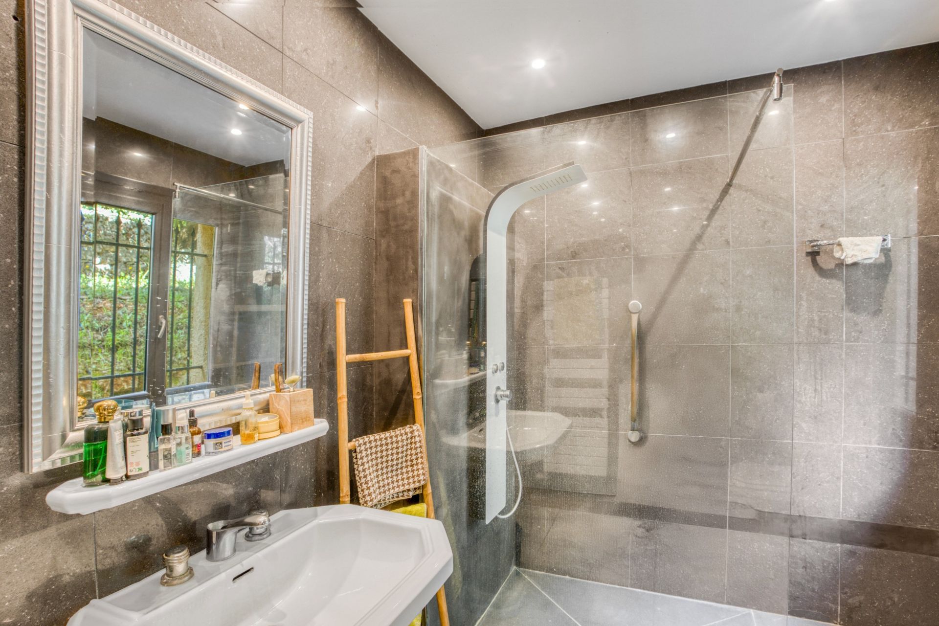 villa 5 Pièces en vente sur CABRIS (06530)