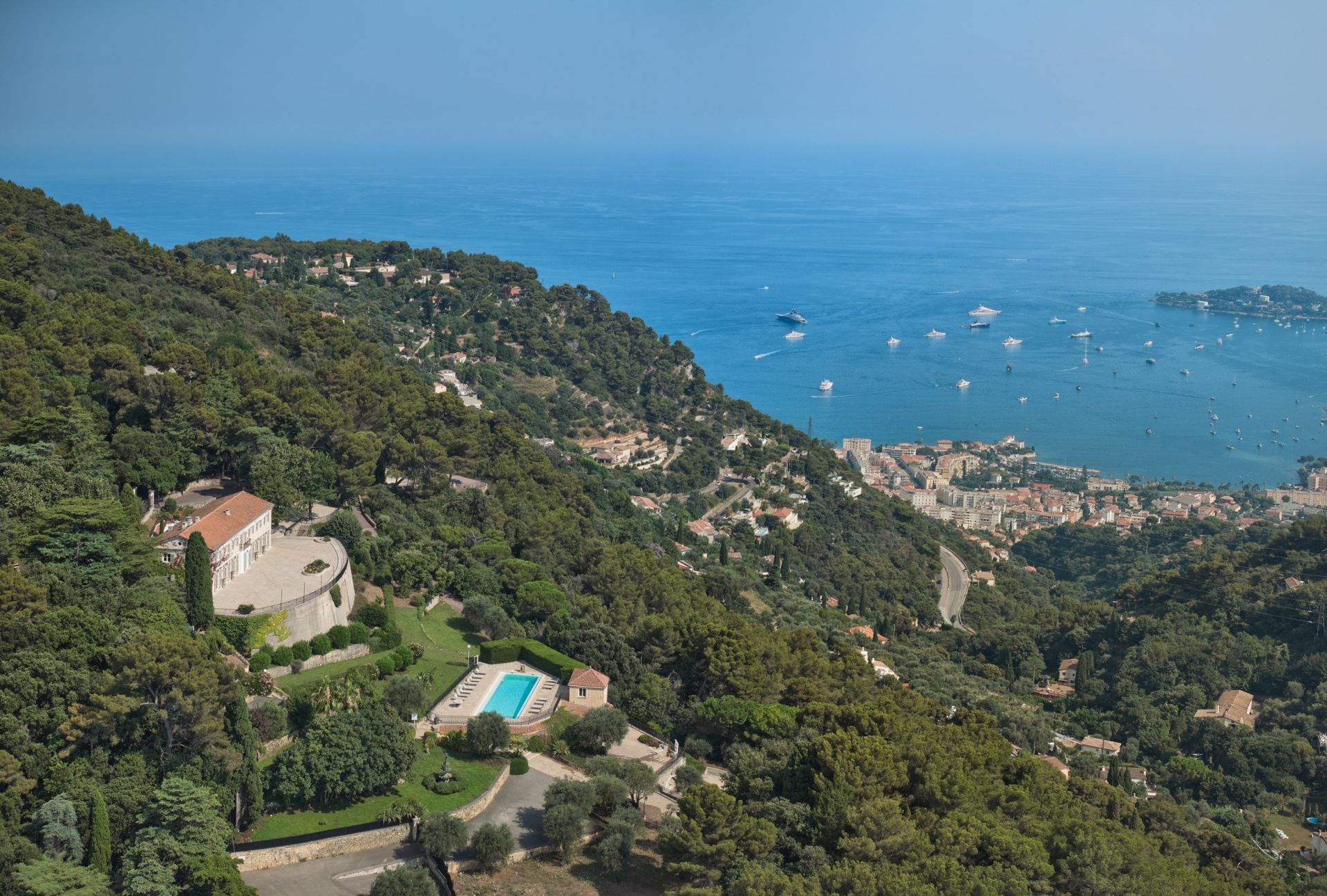 propriété 25 Pièces en vente sur VILLEFRANCHE SUR MER (06230)