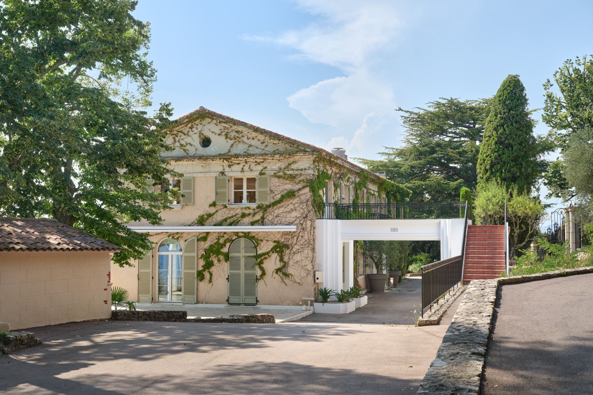 propriété 25 Pièces en vente sur VILLEFRANCHE SUR MER (06230)