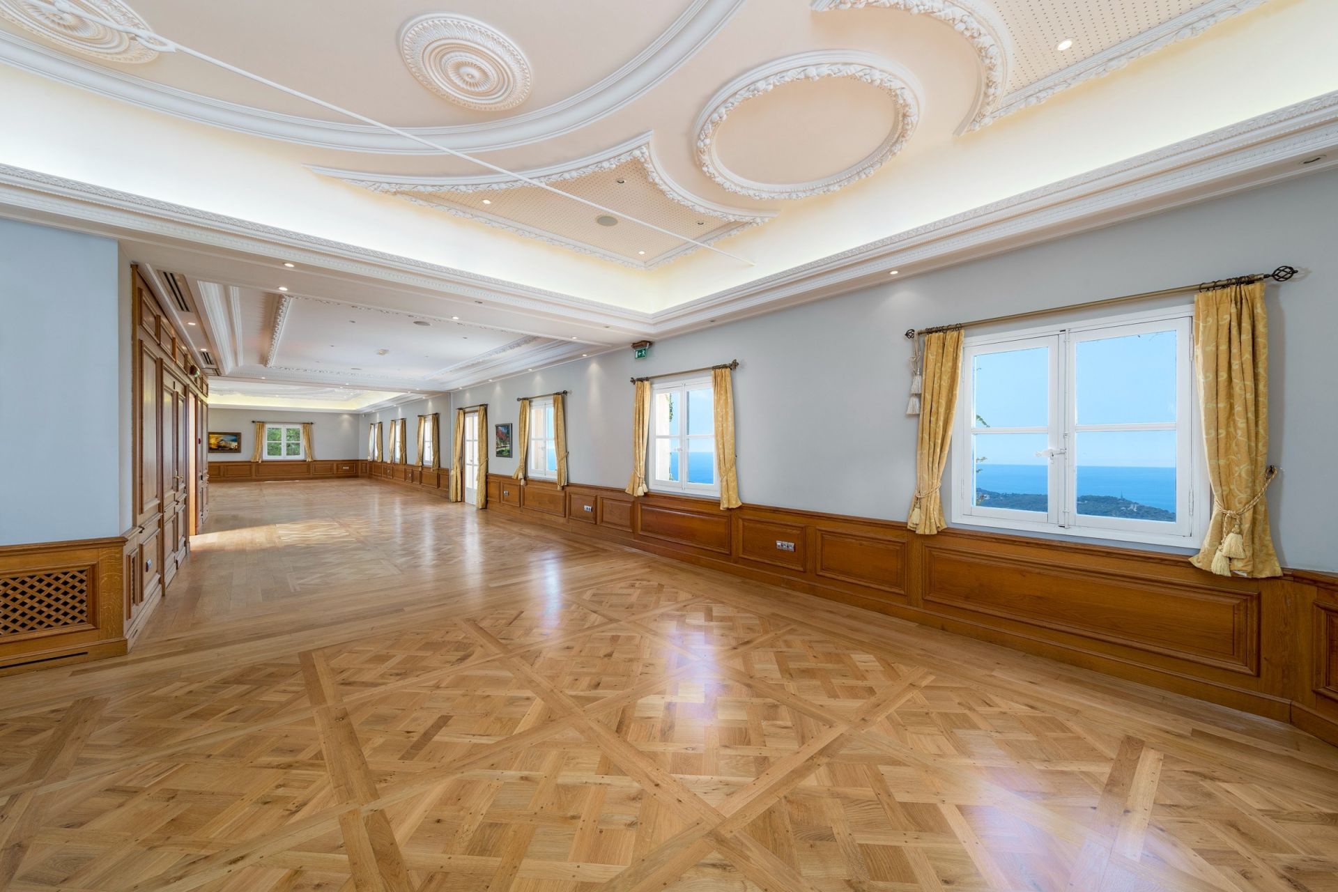 propriété 25 Pièces en vente sur VILLEFRANCHE SUR MER (06230)