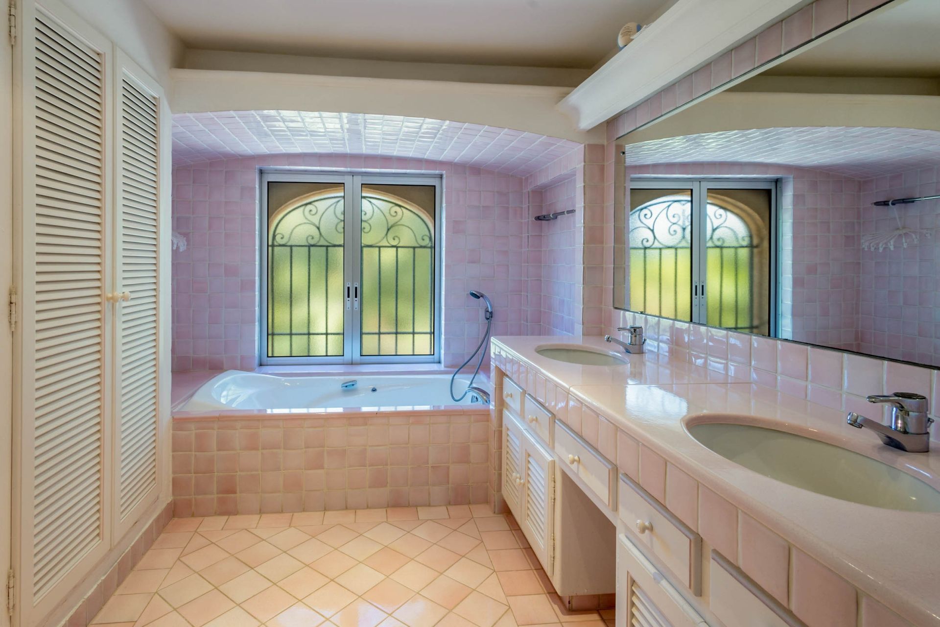 provencal house 9 Rooms for sale on GRIMAUD (83310)