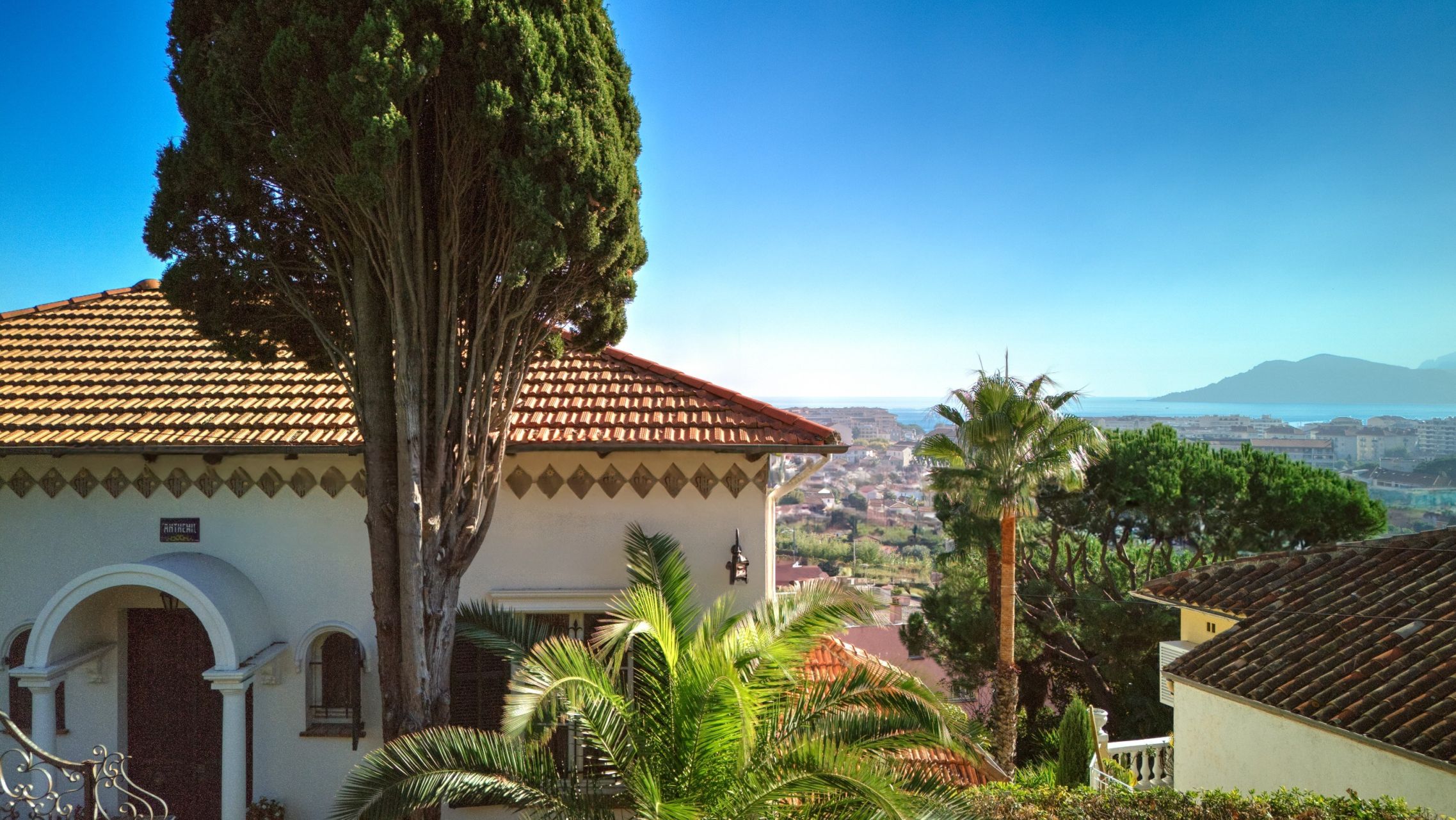 villa 8 Rooms for sale on CANNES (06150)