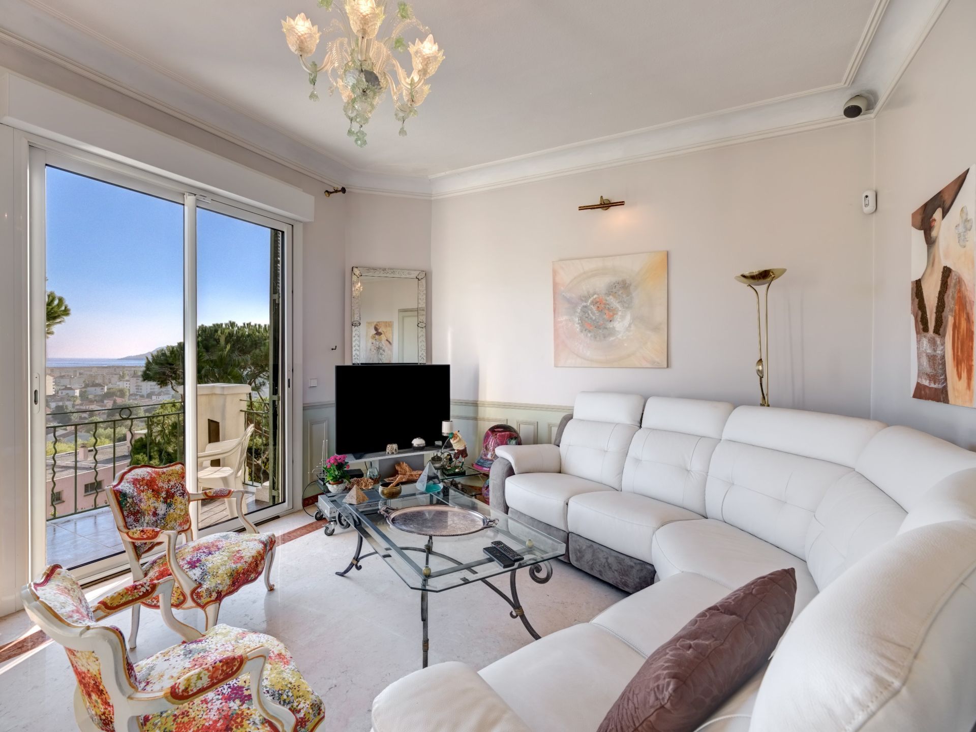 villa 8 Rooms for sale on CANNES (06150)