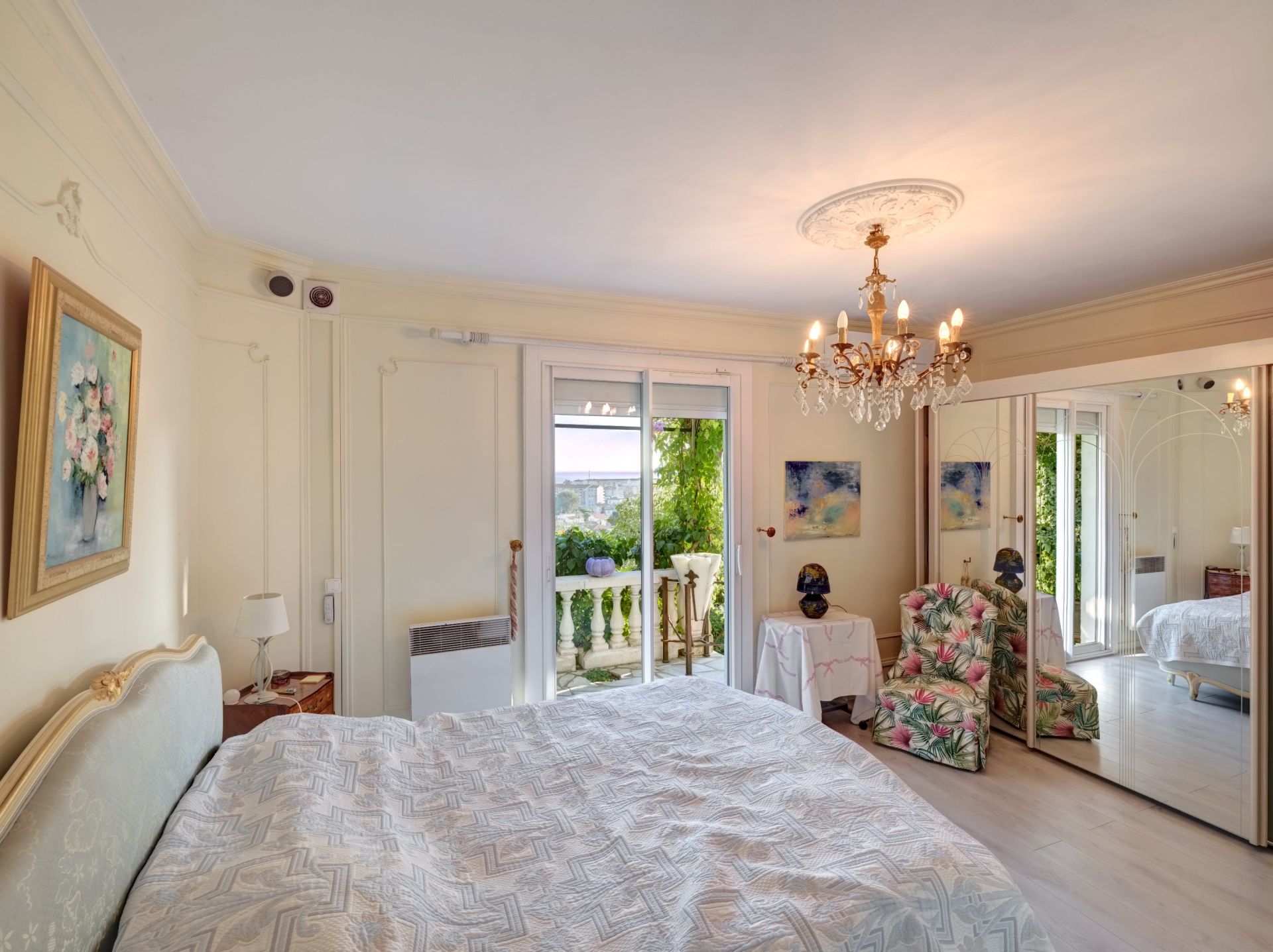 villa 8 Rooms for sale on CANNES (06150)