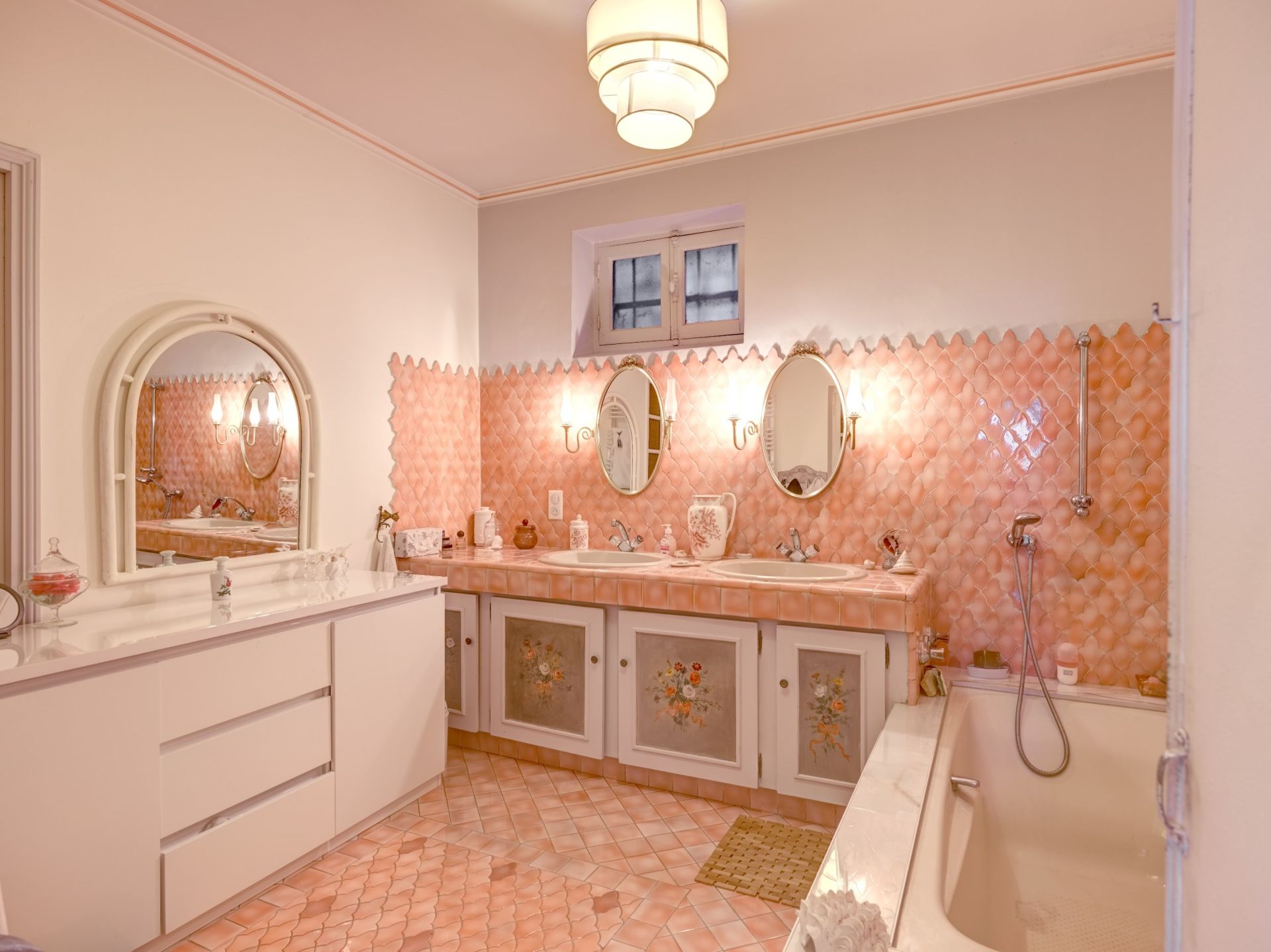 villa 8 Rooms for sale on CANNES (06150)