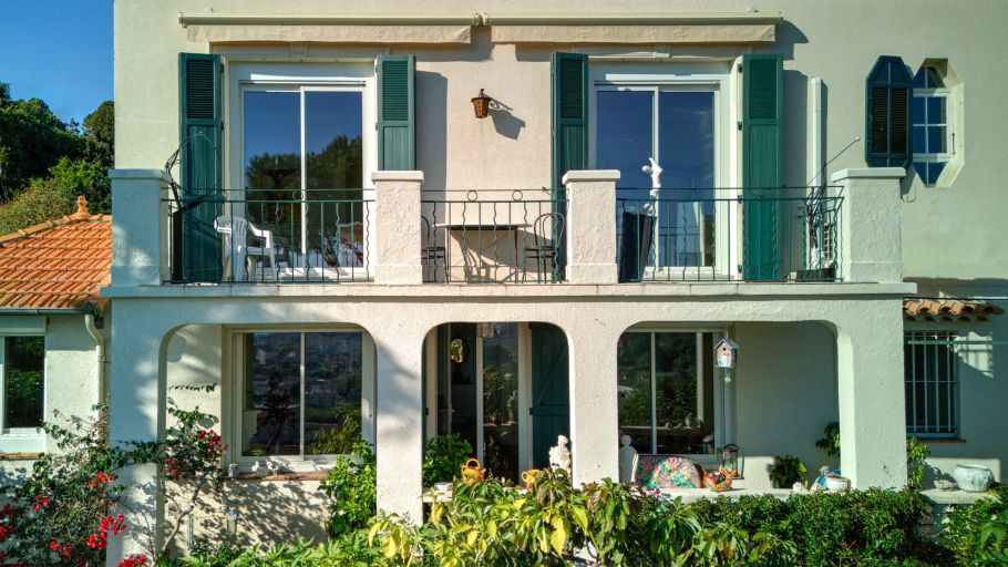 villa 8 Rooms for sale on CANNES (06150)