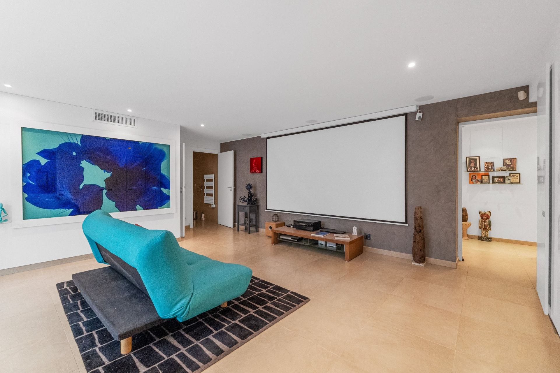 villa 5 Rooms for sale on MOUGINS (06250)