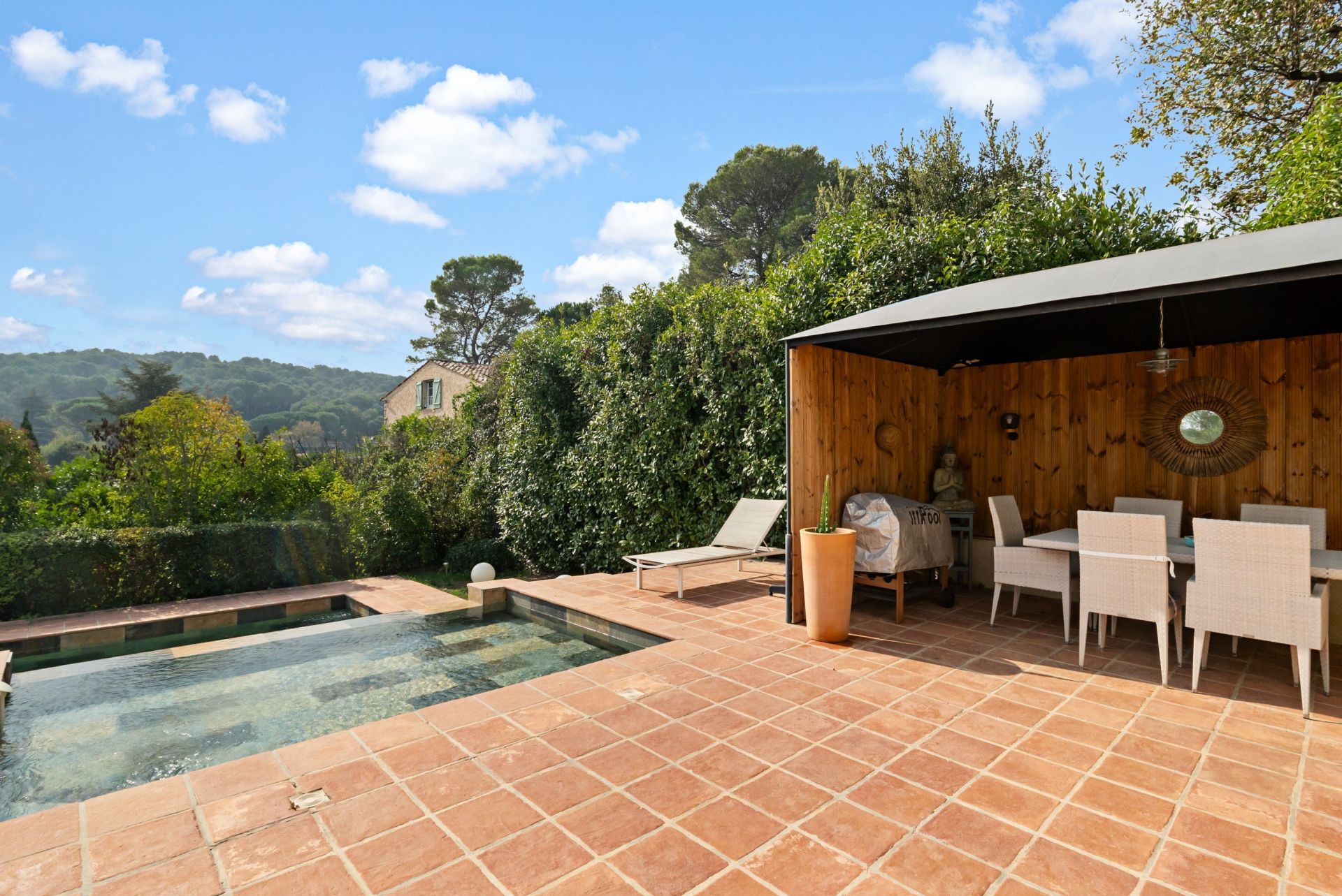 villa 5 Rooms for sale on MOUGINS (06250)
