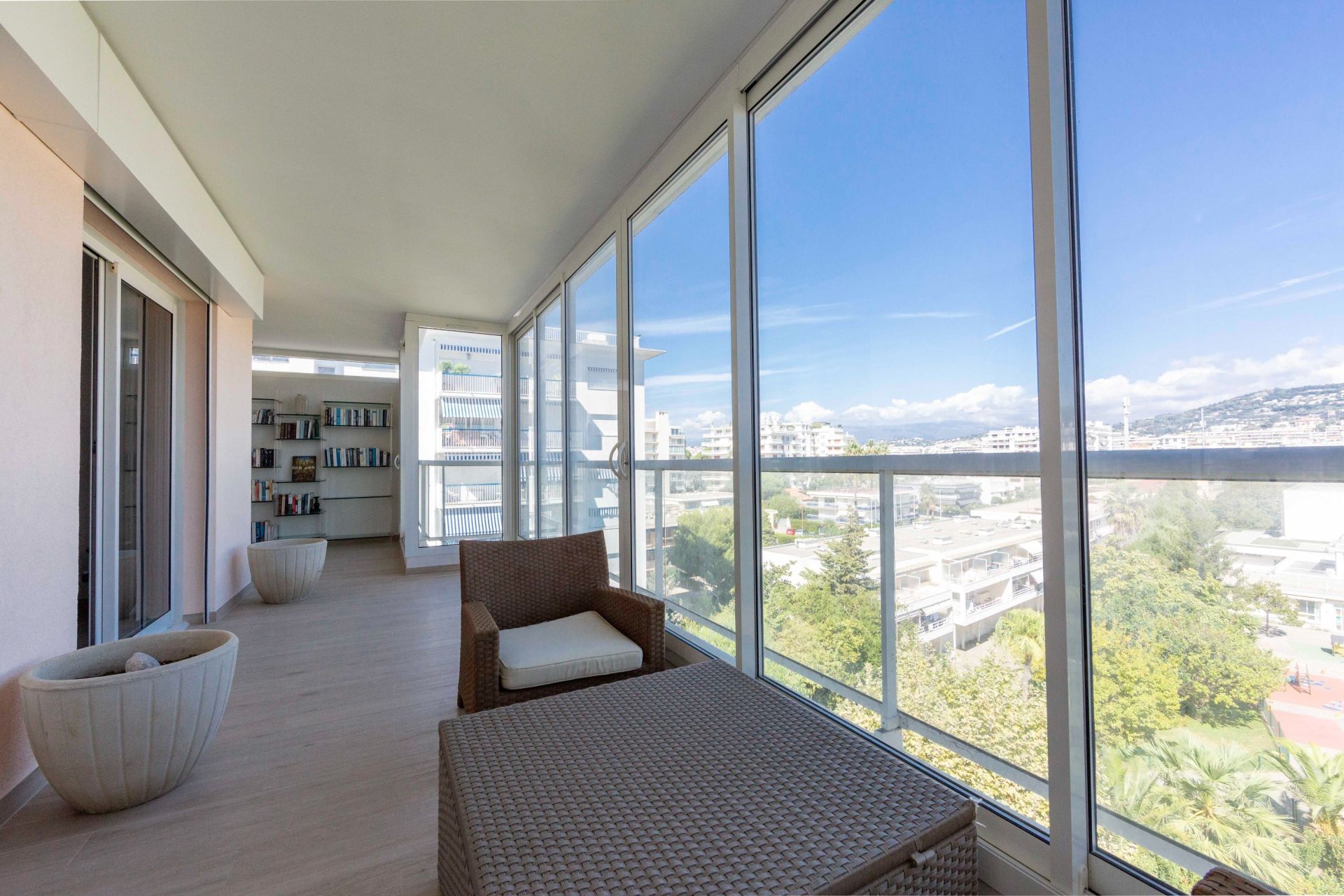 penthouse 5 Rooms for sale on CANNES (06400)