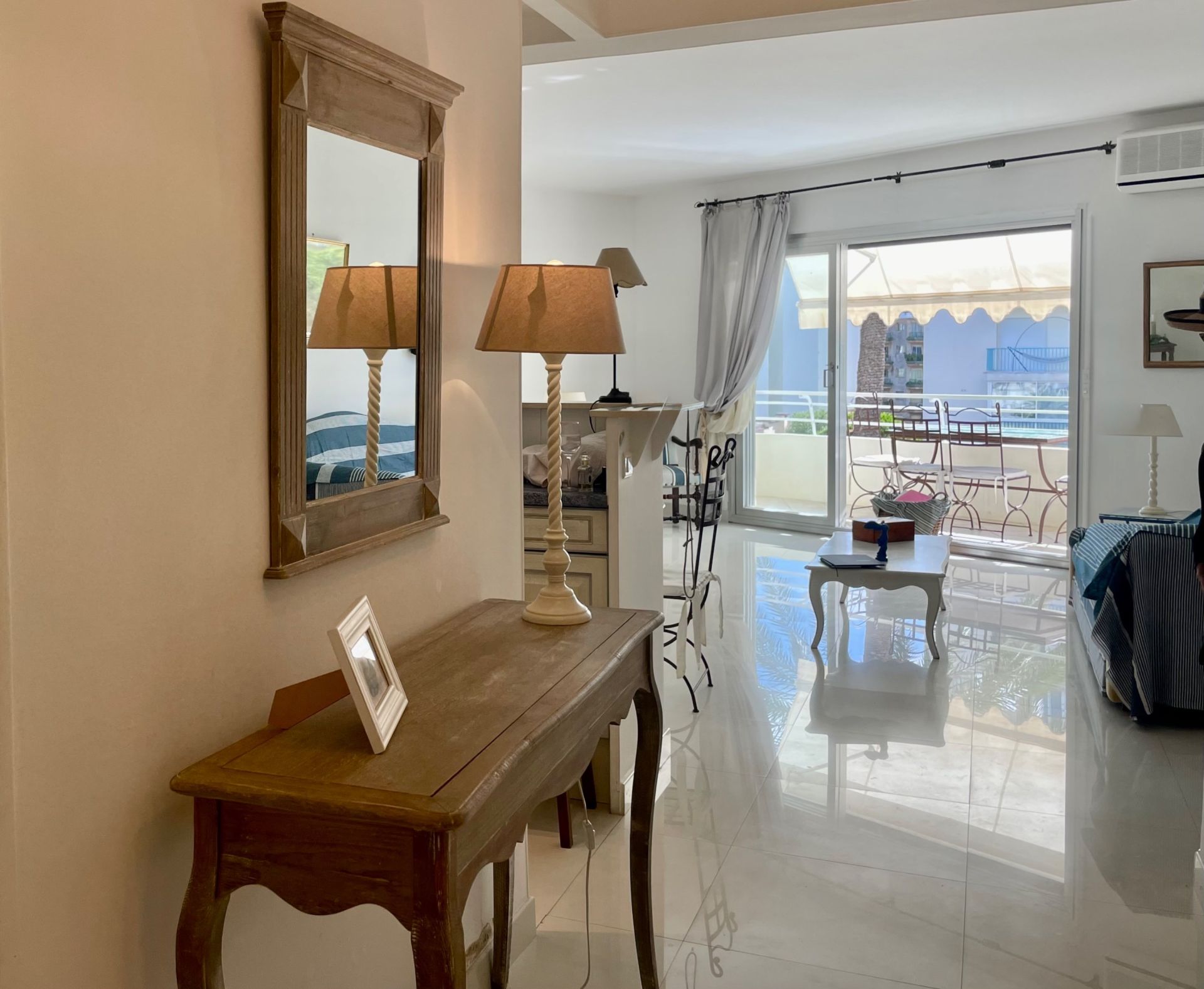 apartment 1 room for sale on CANNES (06400)
