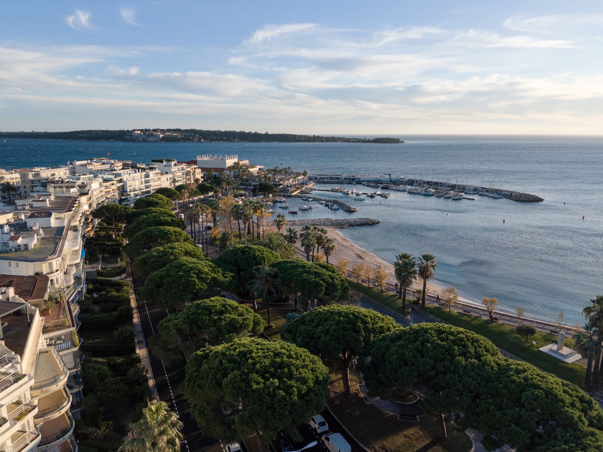 apartment 1 room for sale on CANNES (06400)