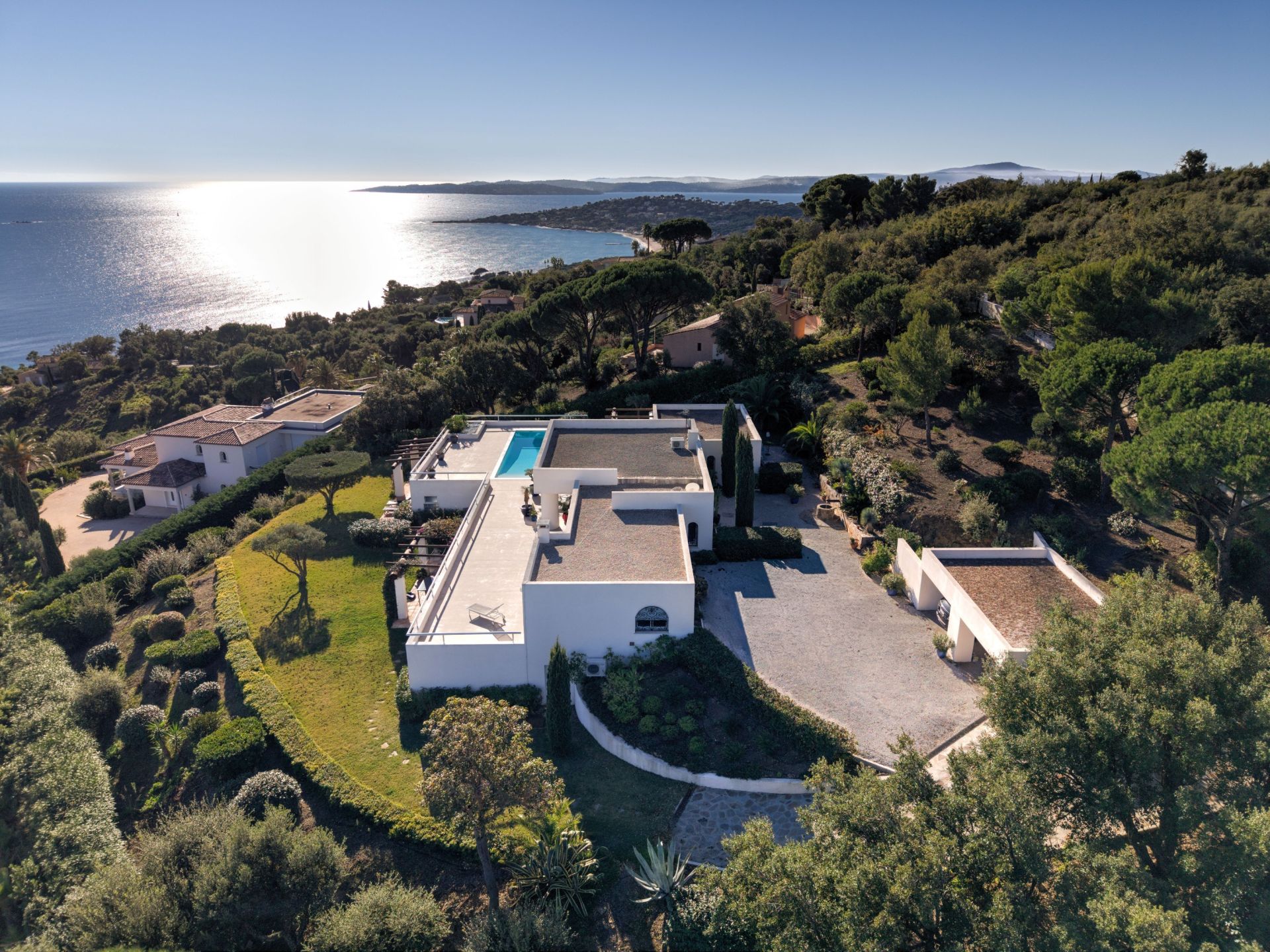 maison contemporaine 10 Pièces en vente sur STE MAXIME (83120)