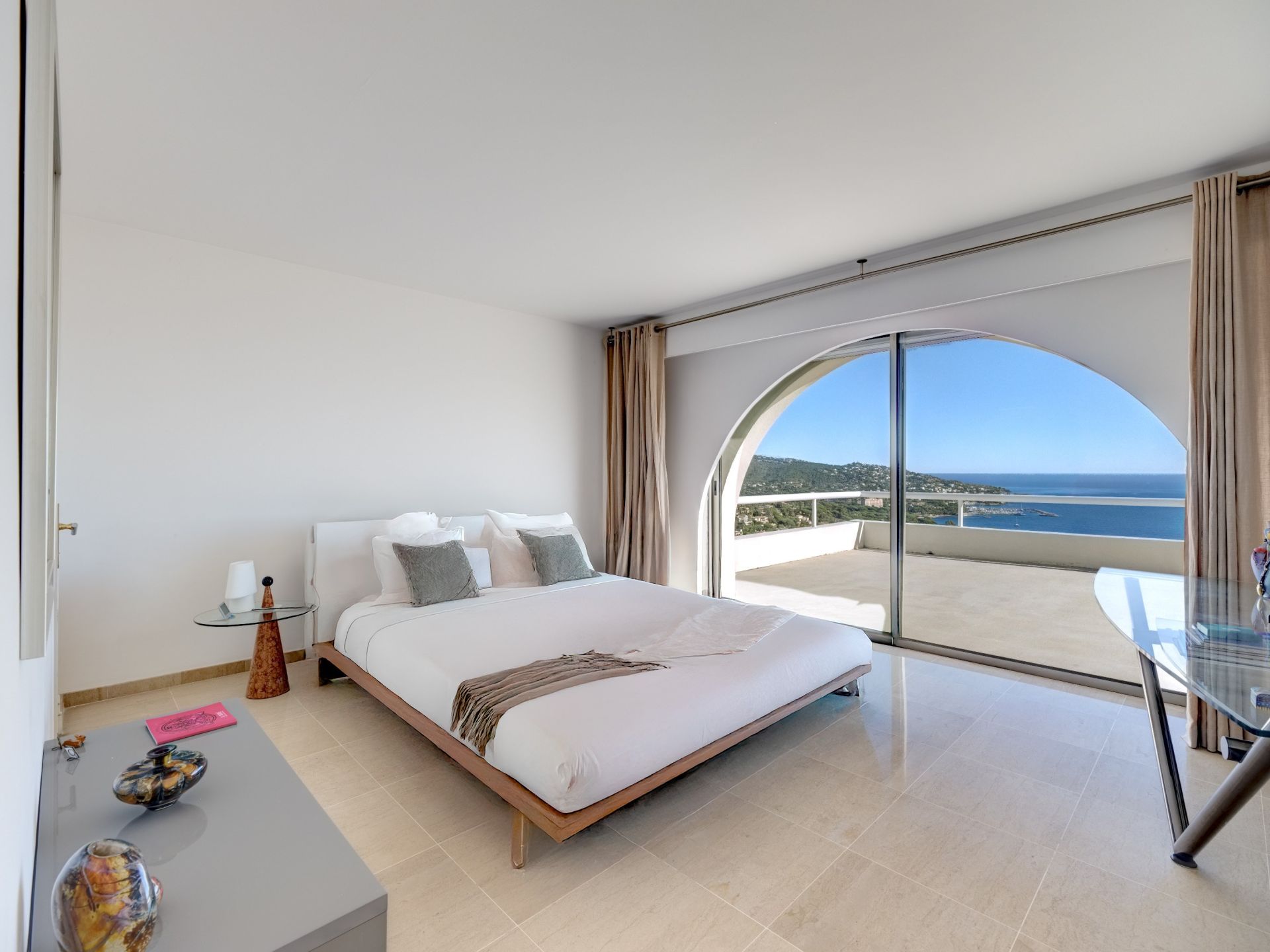 maison contemporaine 10 Pièces en vente sur STE MAXIME (83120)