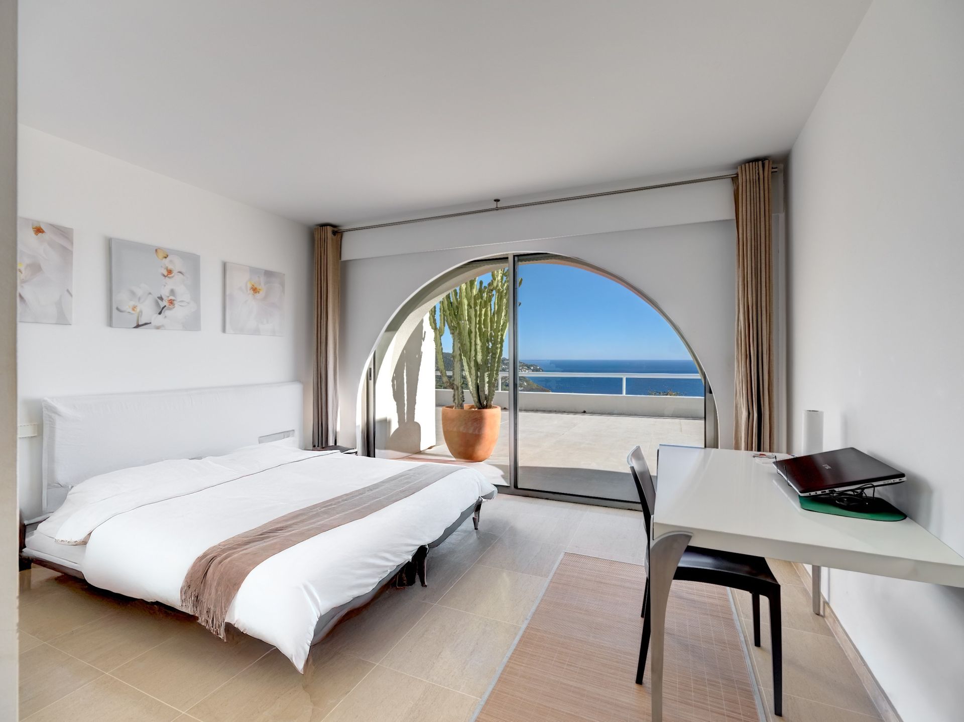 maison contemporaine 10 Pièces en vente sur STE MAXIME (83120)