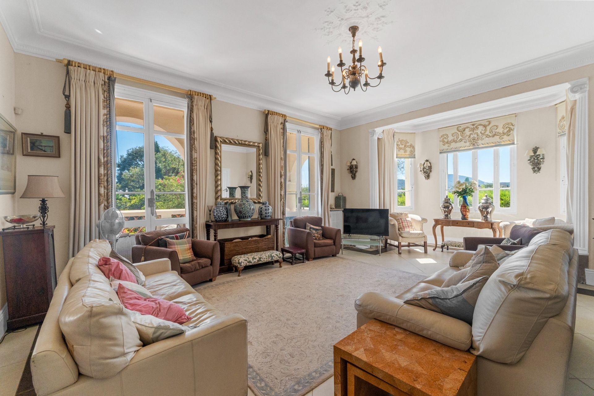maison de maître 9 Pièces en vente sur MANDELIEU LA NAPOULE (06210)