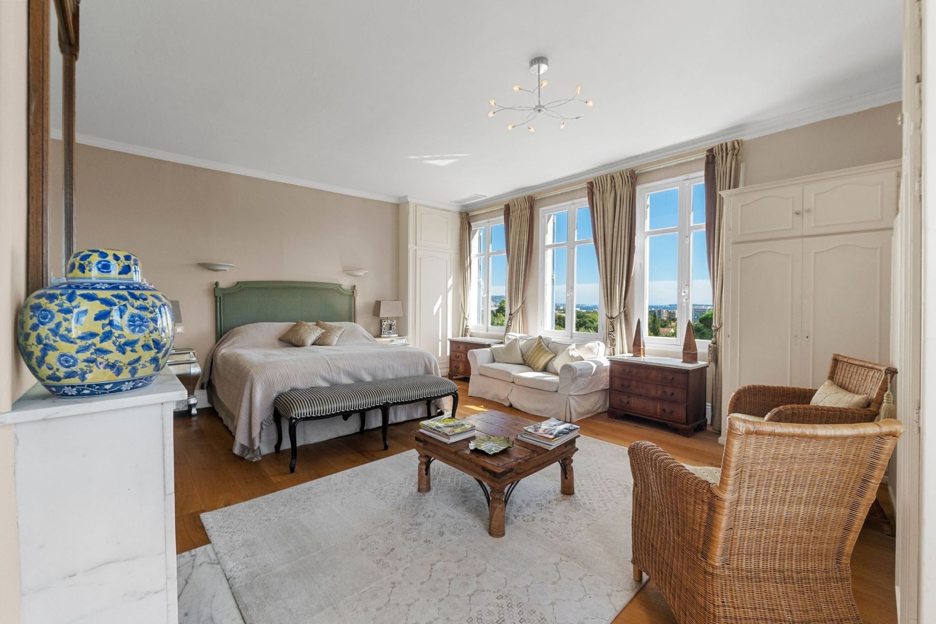 maison de maître 9 Pièces en vente sur MANDELIEU LA NAPOULE (06210)