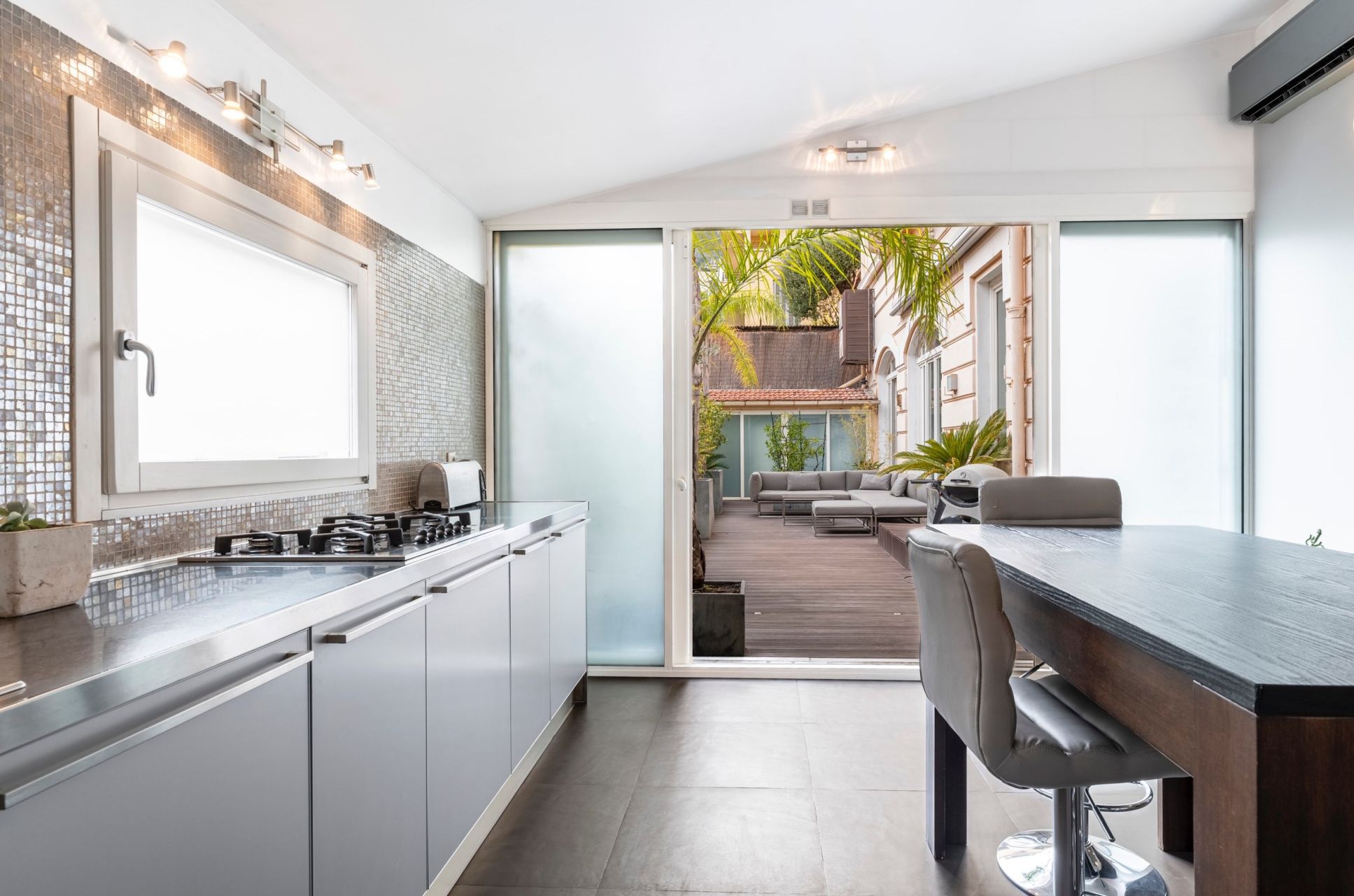 loft 4 Rooms for sale on BEAUSOLEIL (06240)