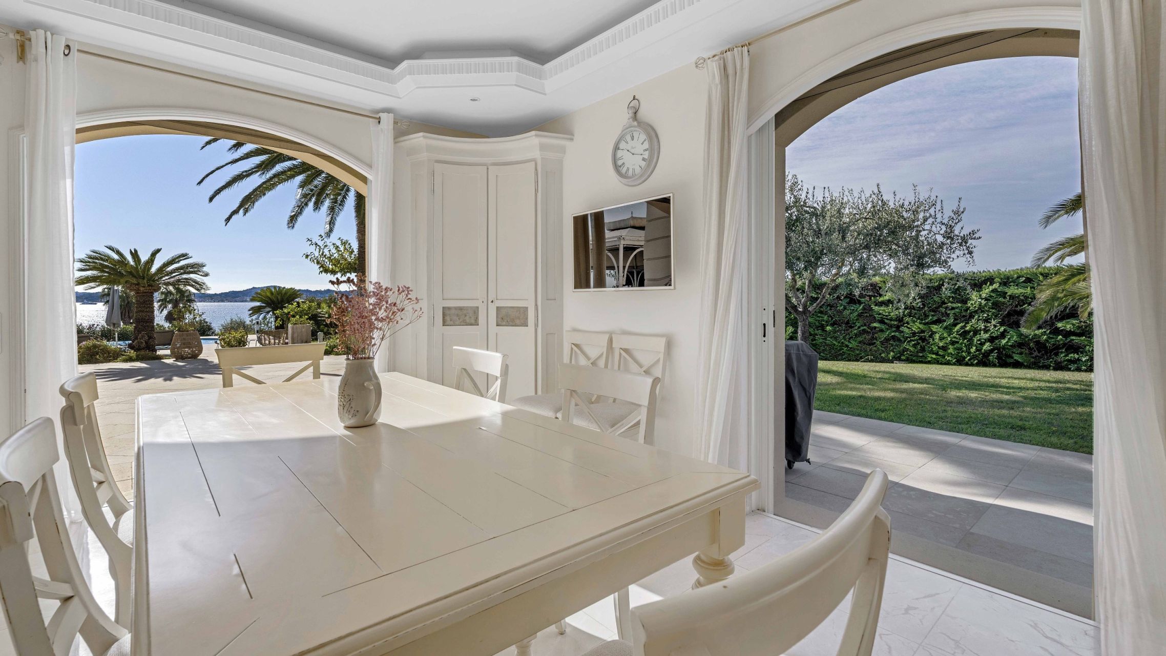 villa 8 Rooms for sale on GRIMAUD (83310)