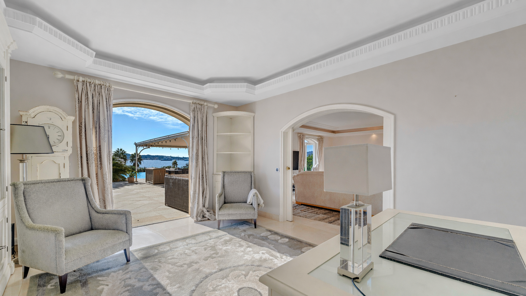 villa 8 Rooms for sale on GRIMAUD (83310)