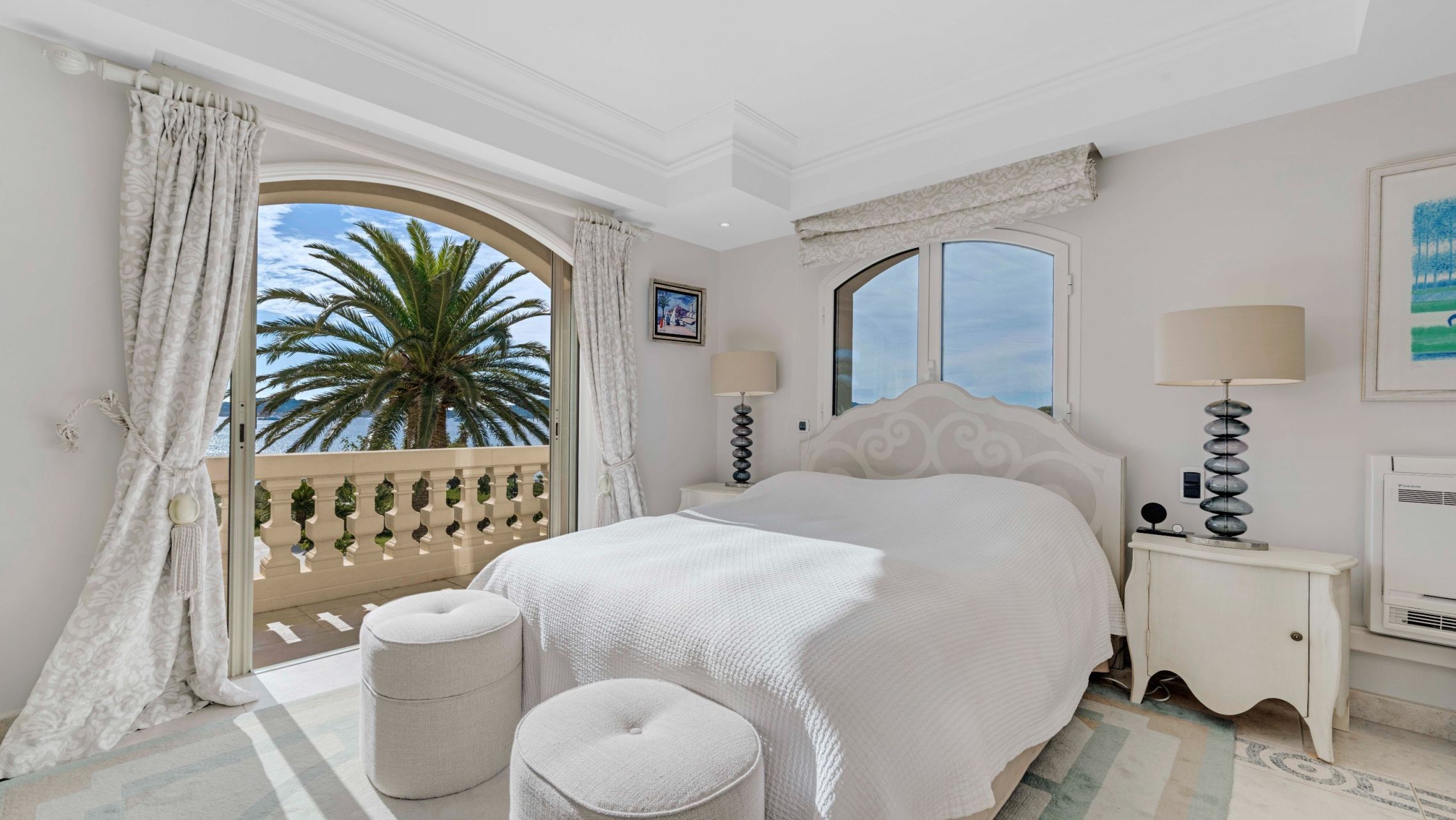 villa 8 Rooms for sale on GRIMAUD (83310)