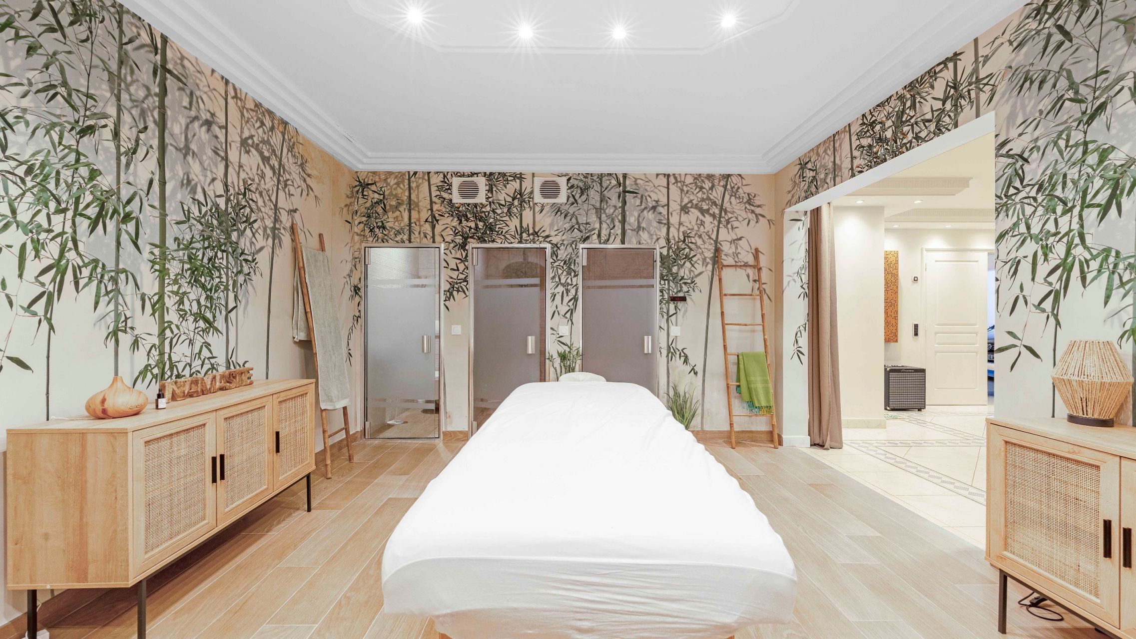 villa 8 Rooms for sale on GRIMAUD (83310)