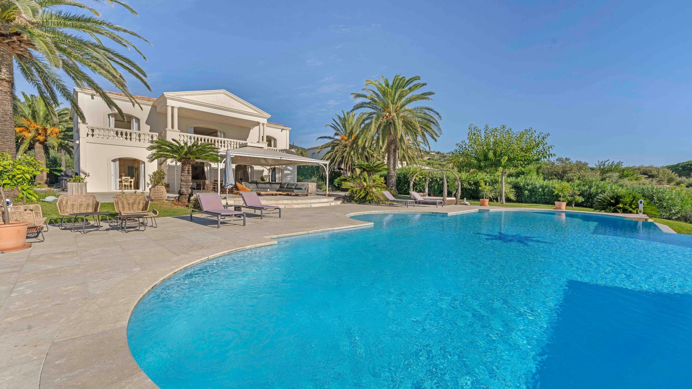 villa 8 Rooms for sale on GRIMAUD (83310)