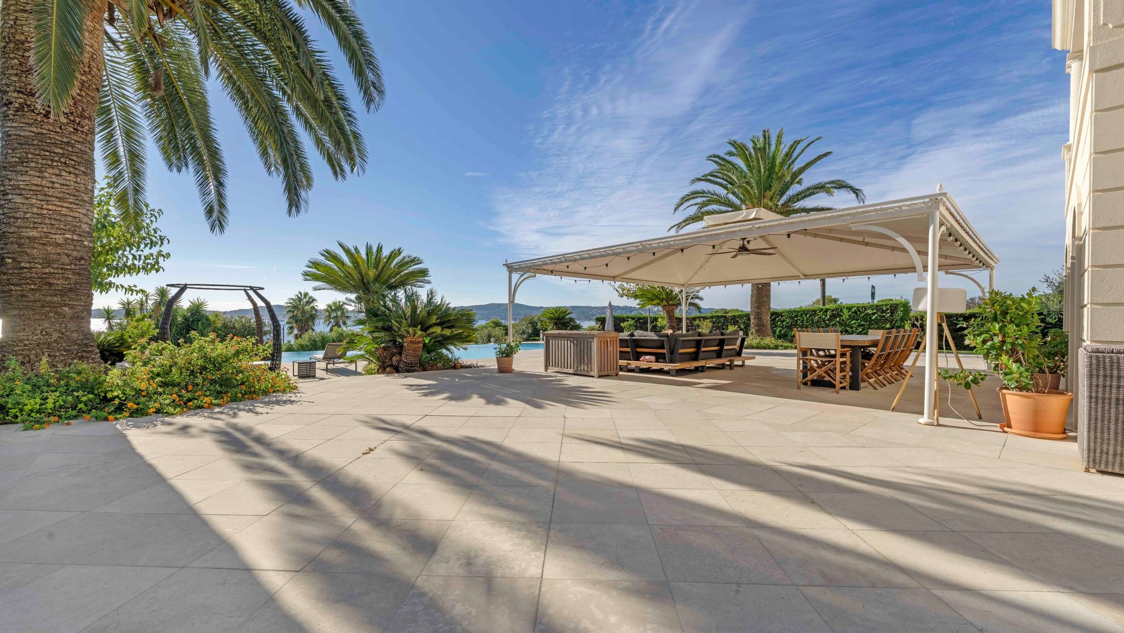 villa 8 Rooms for sale on GRIMAUD (83310)