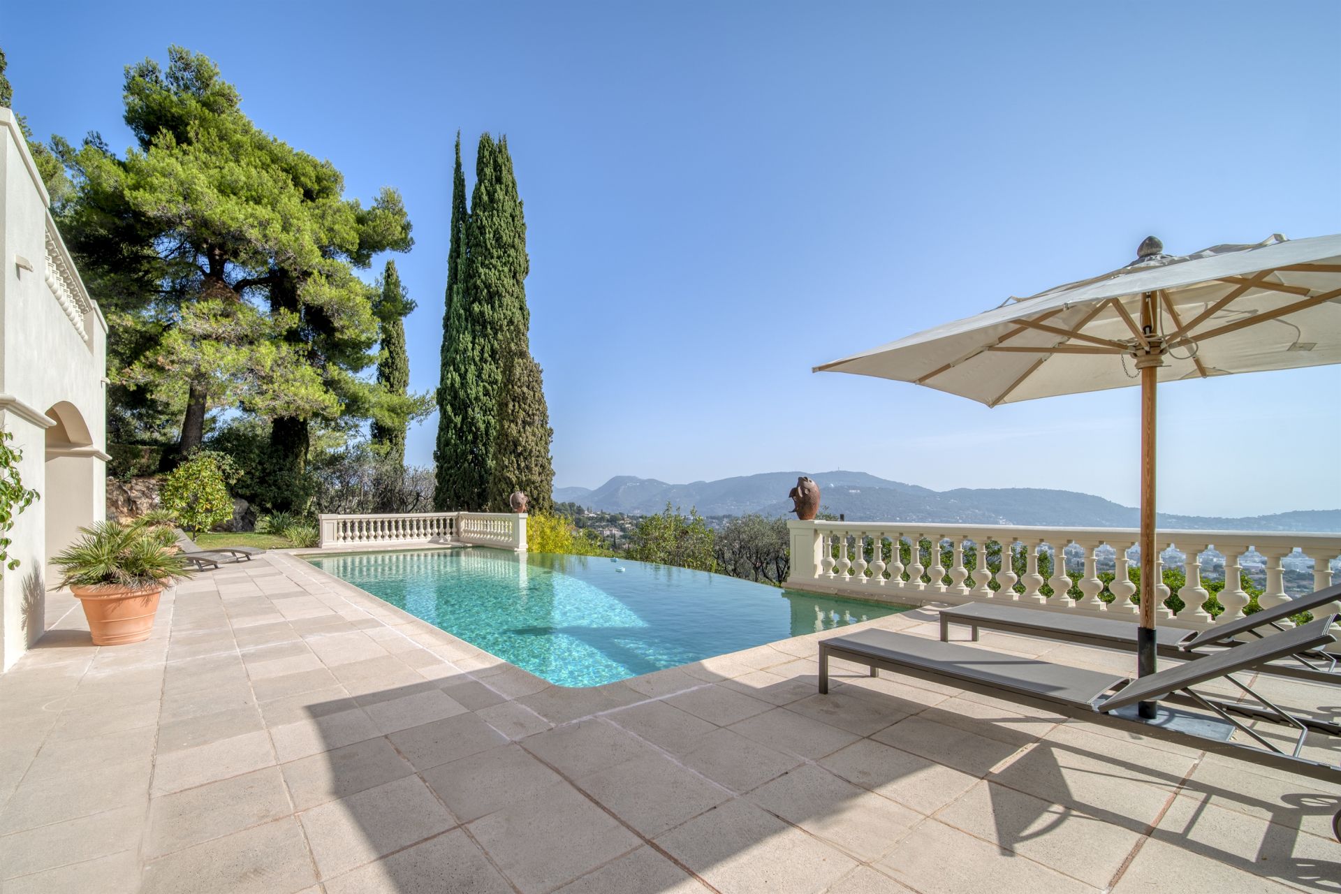 villa 7 Rooms for sale on NICE (06000)